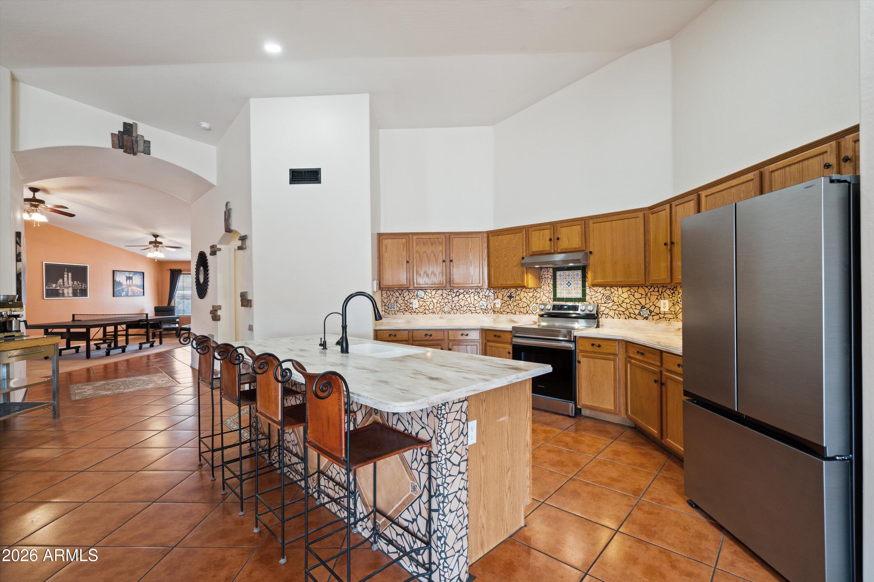 566 W COBBLESTONE Court