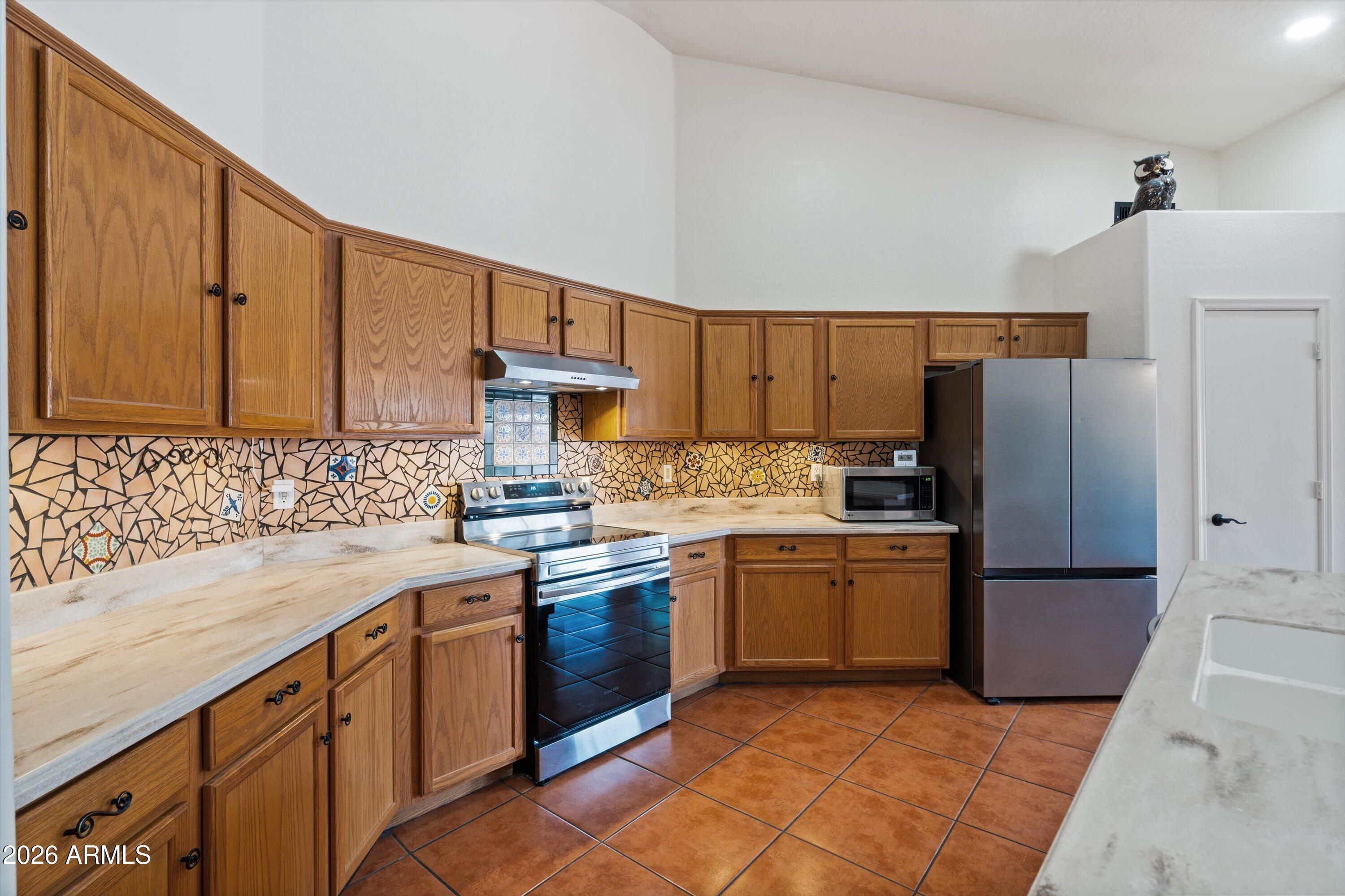 566 W COBBLESTONE Court