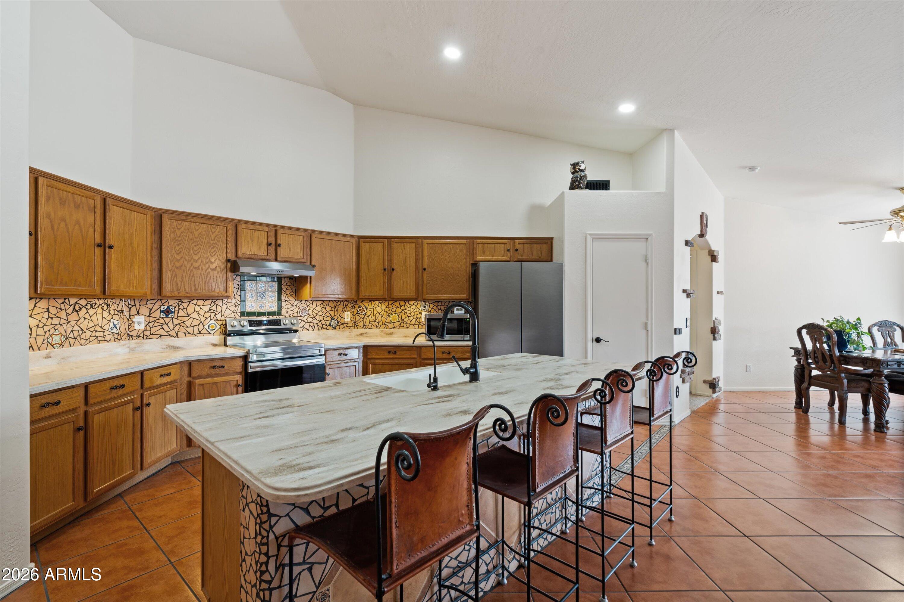 566 W COBBLESTONE Court