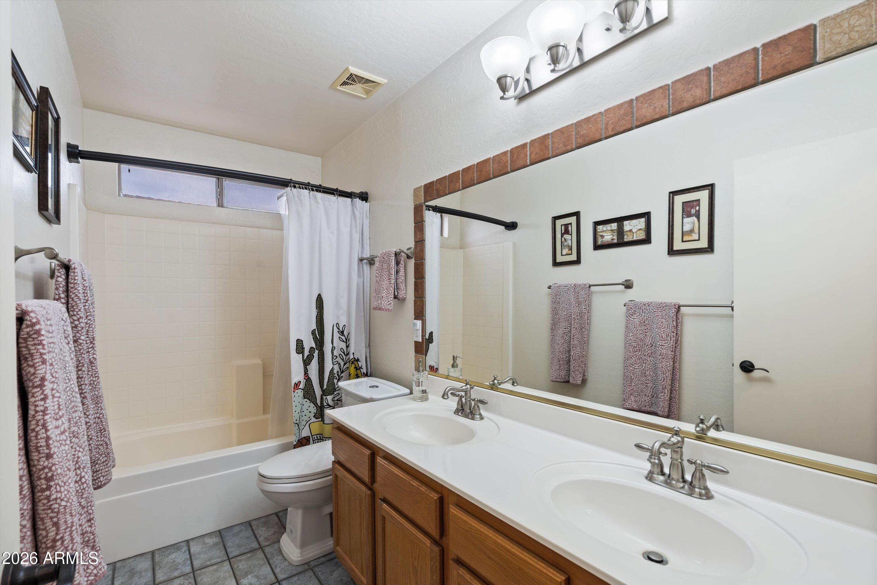 566 W COBBLESTONE Court