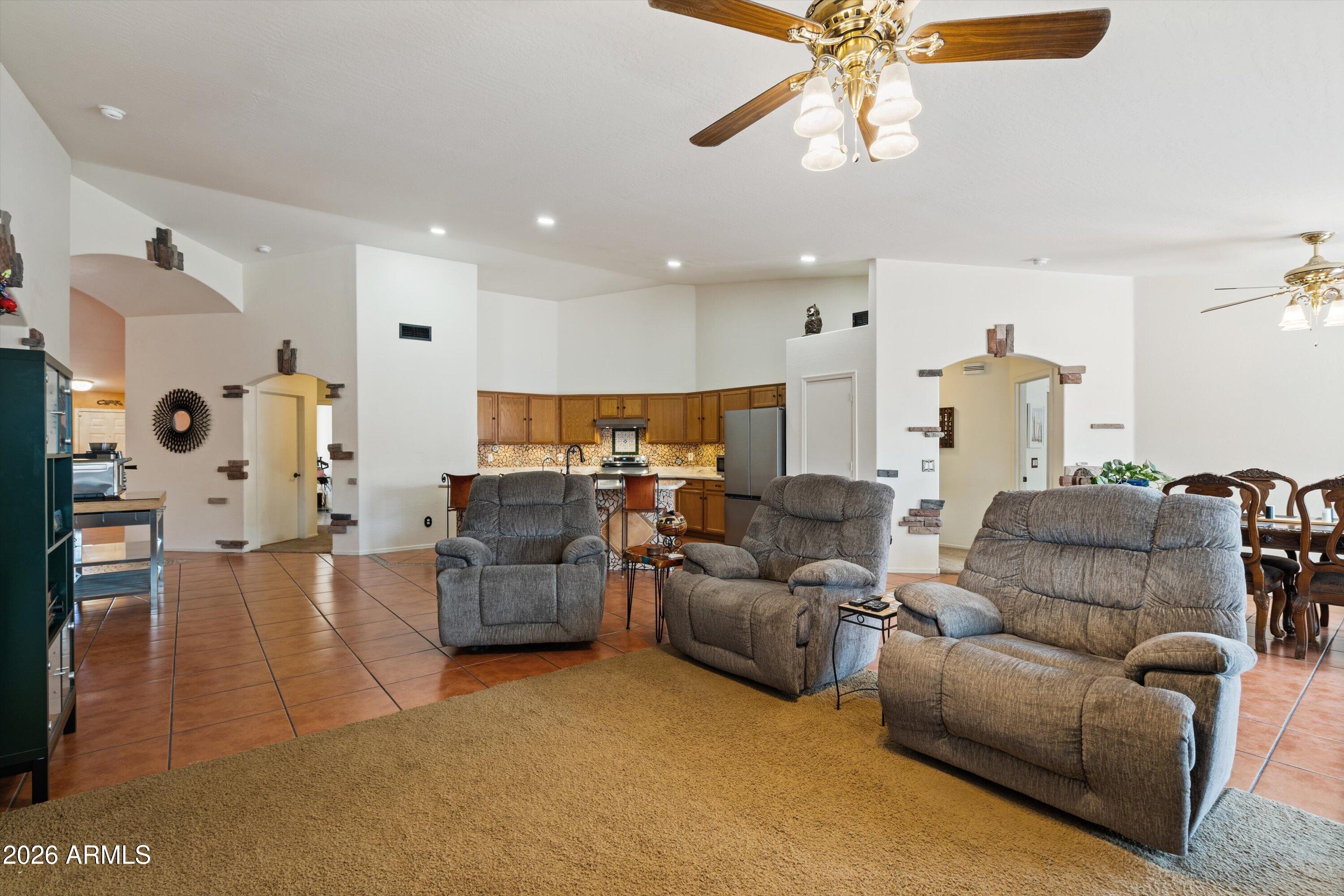 566 W COBBLESTONE Court