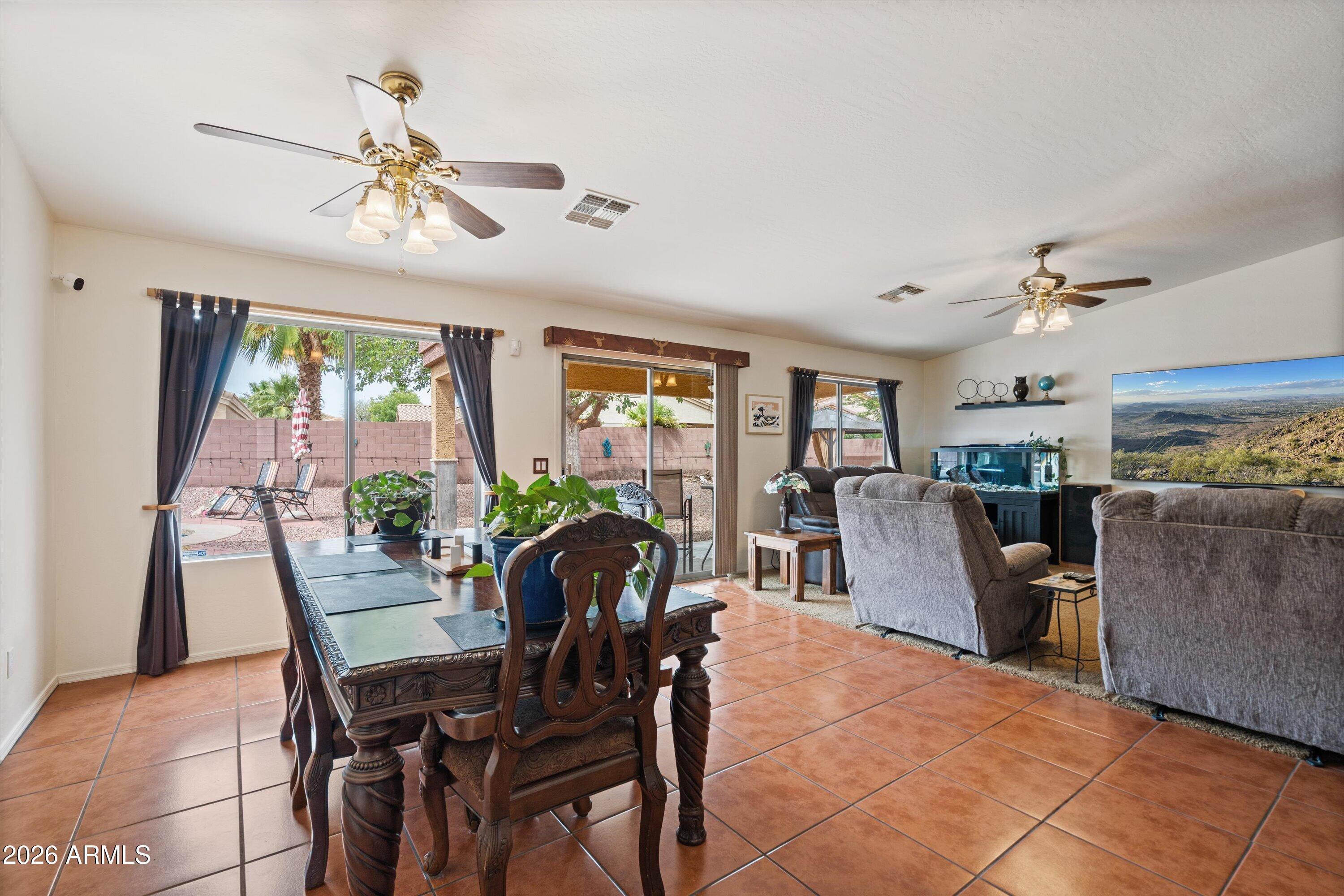 566 W COBBLESTONE Court