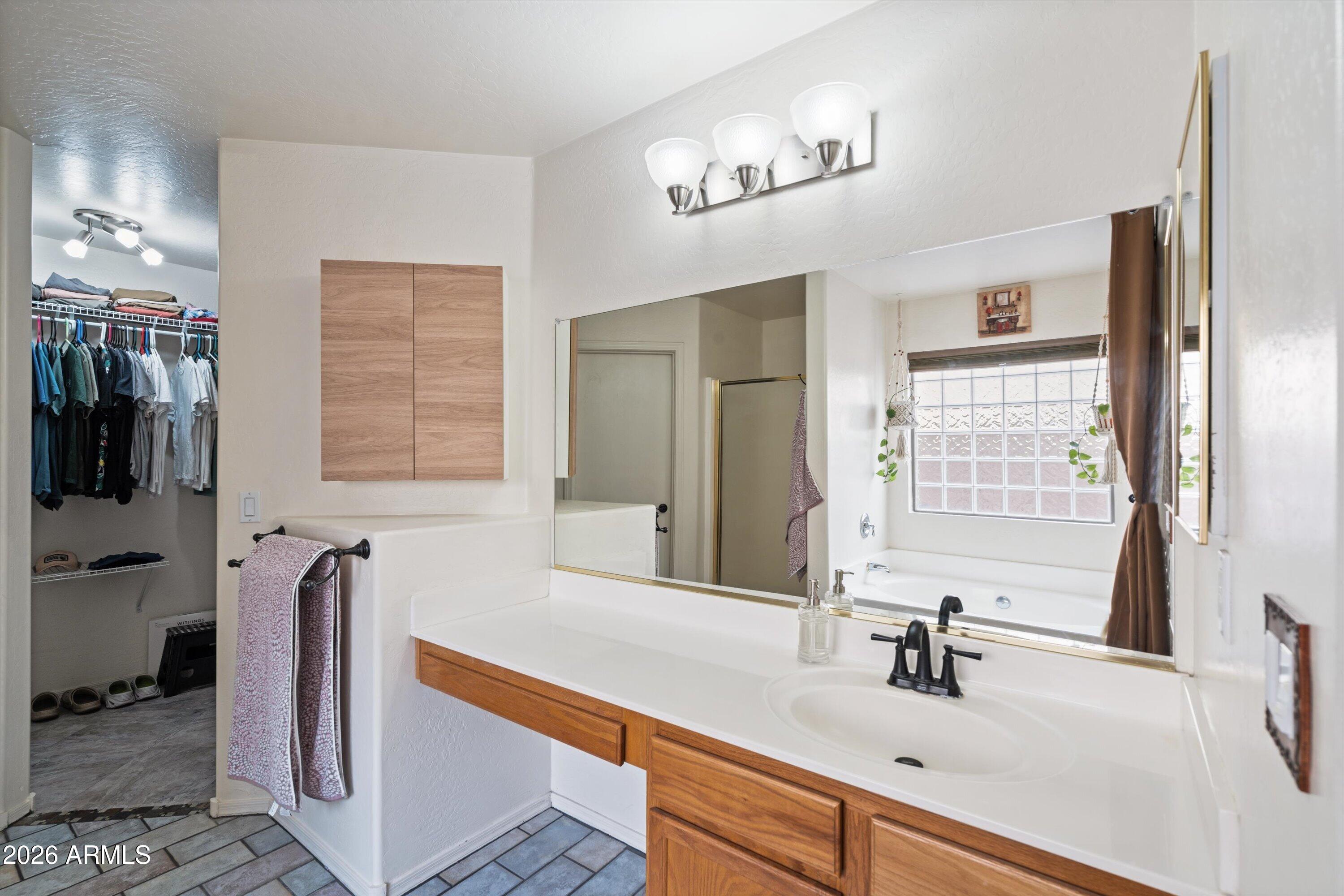 566 W COBBLESTONE Court