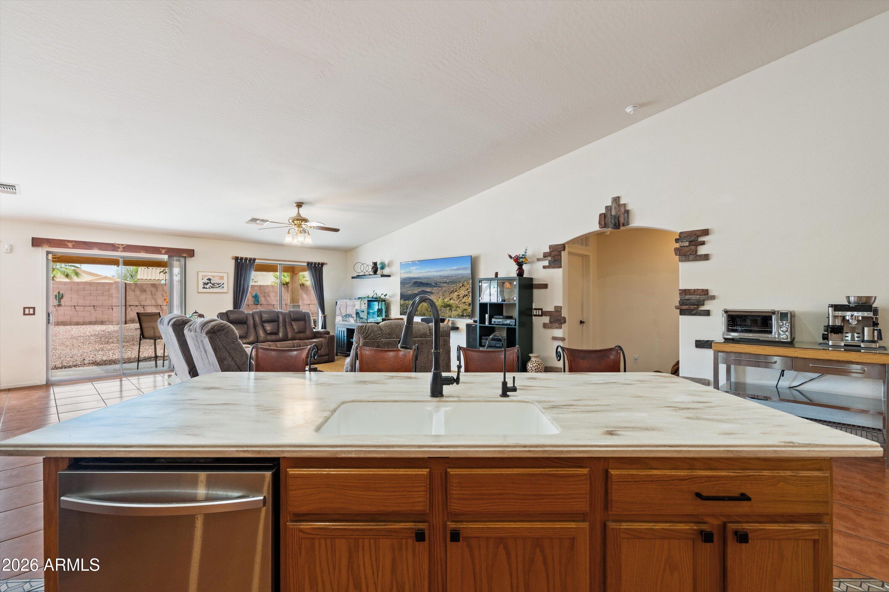 566 W COBBLESTONE Court