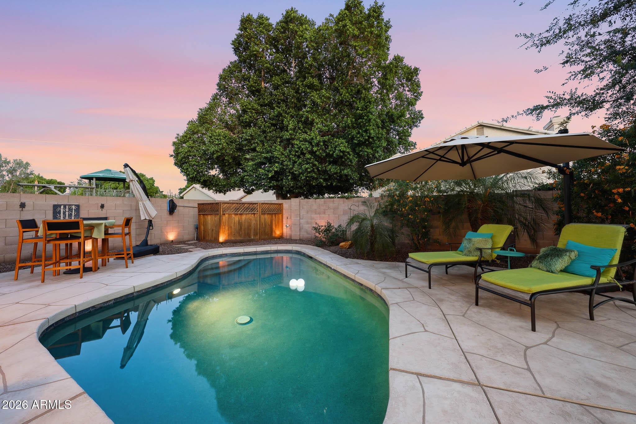6619 W LOUISE Drive