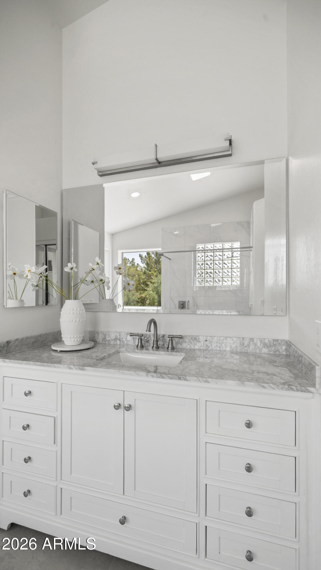 6639 E GELDING Drive