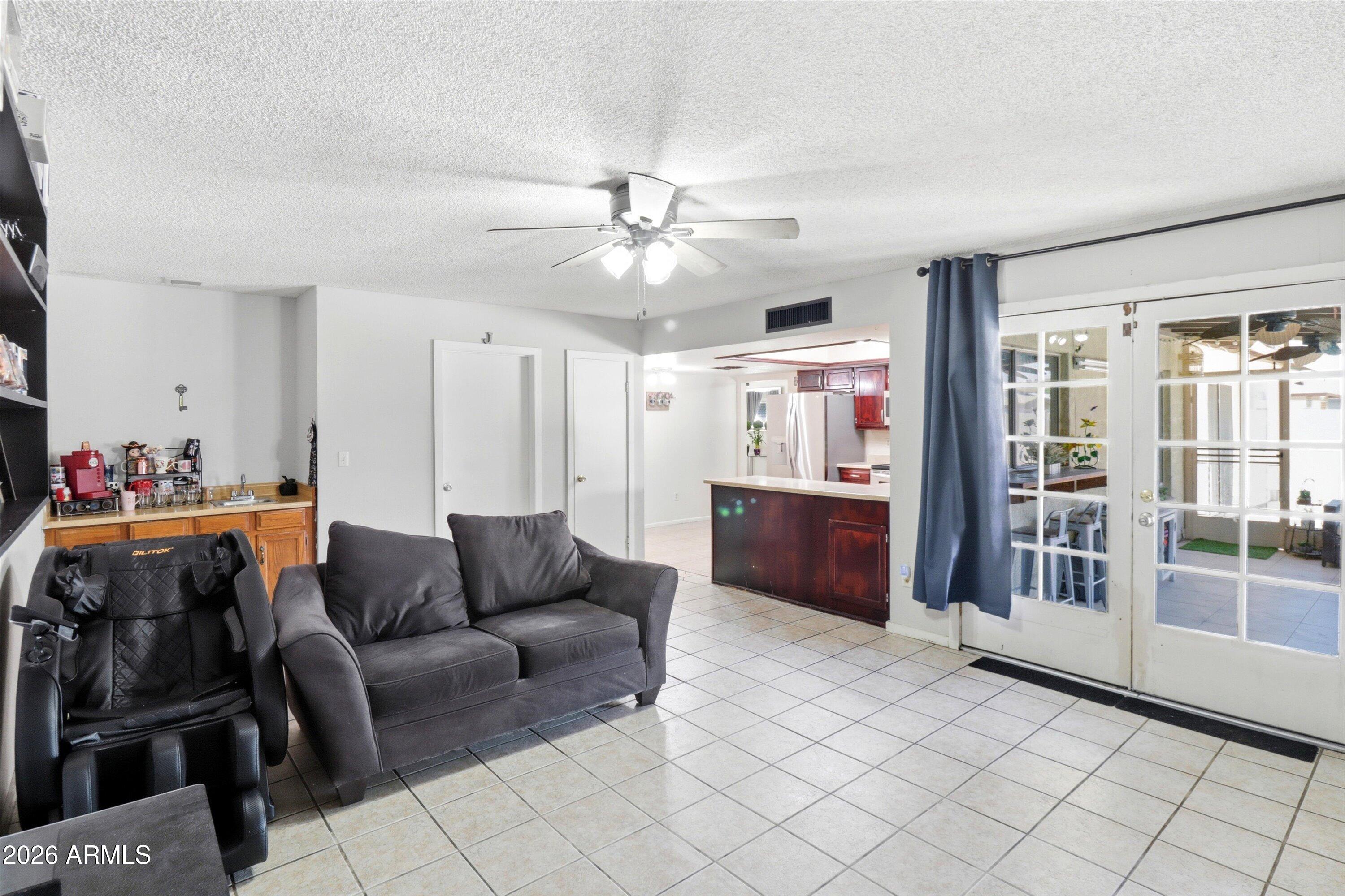 4601 W GOLDEN Lane