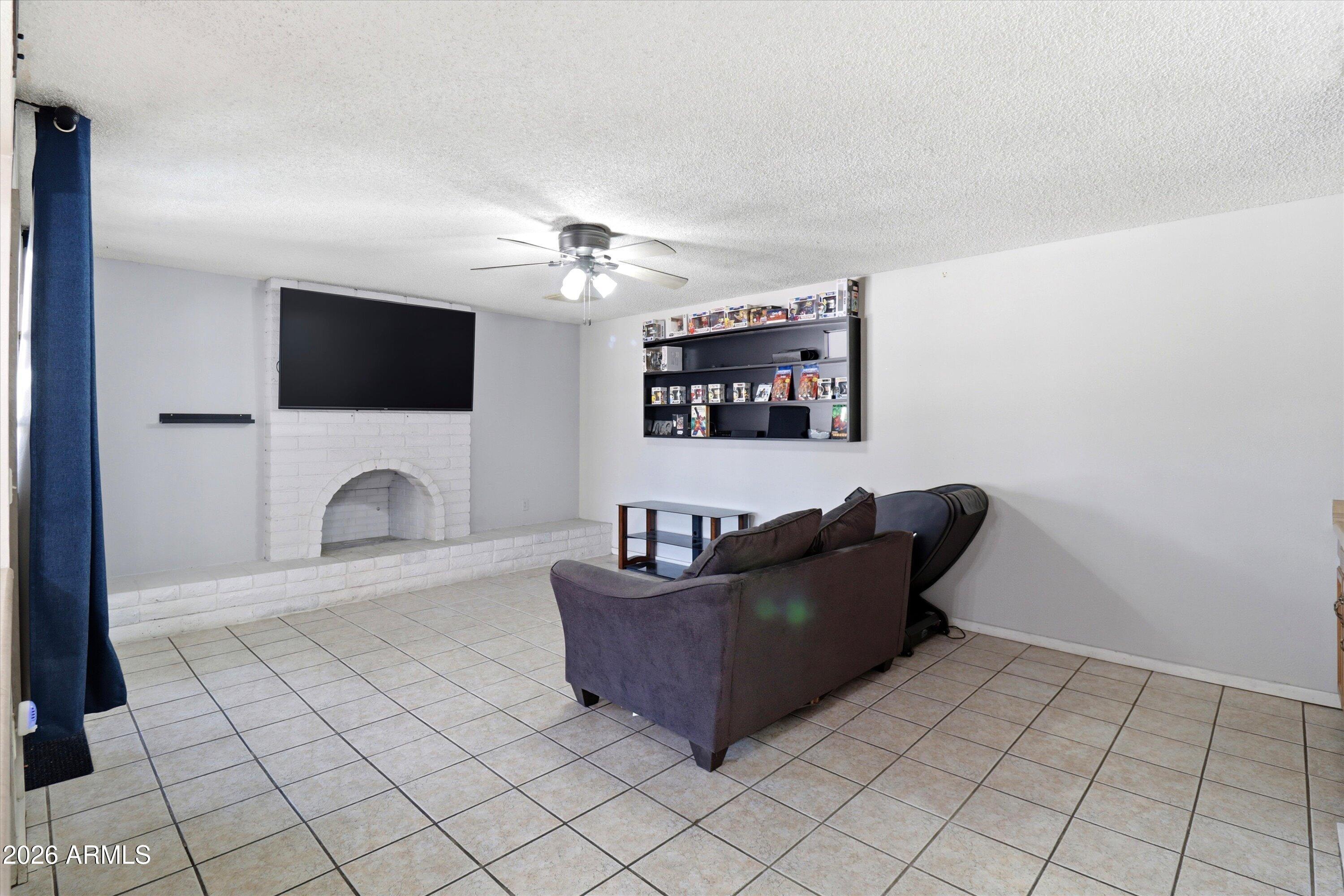 4601 W GOLDEN Lane