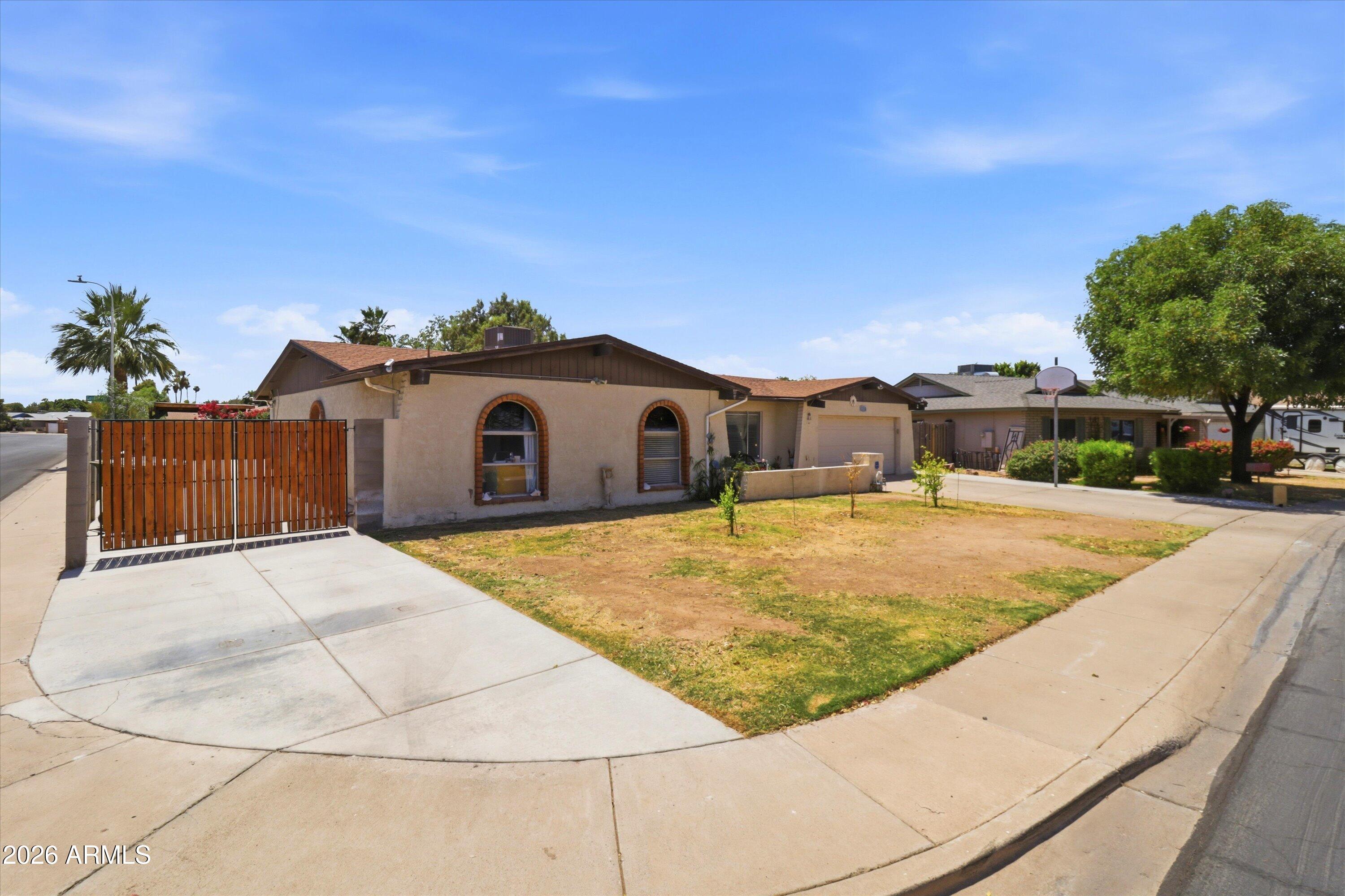 4601 W GOLDEN Lane