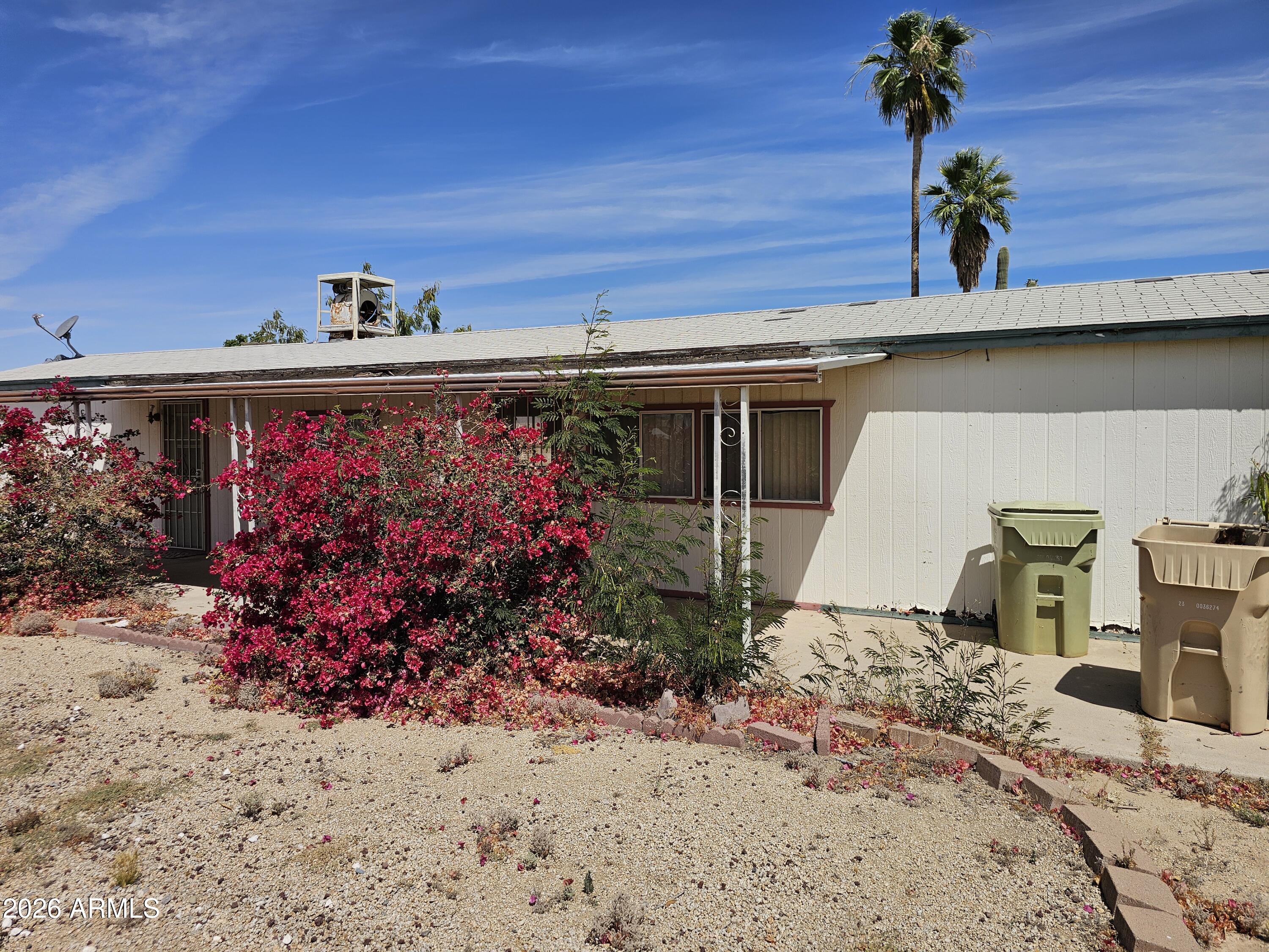 6922 W PARADISE Lane