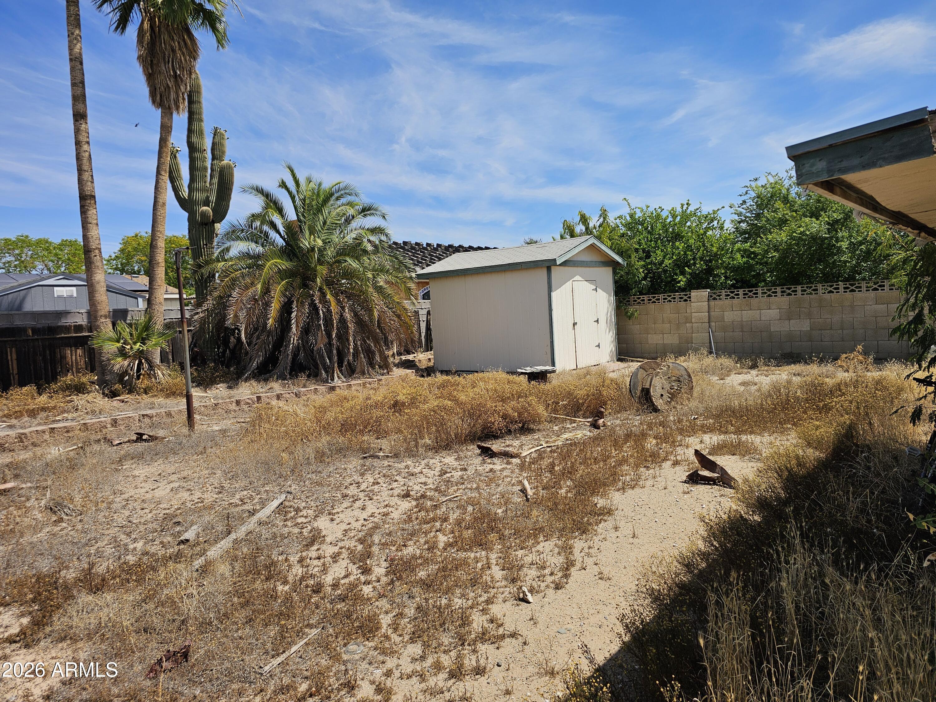 6922 W PARADISE Lane