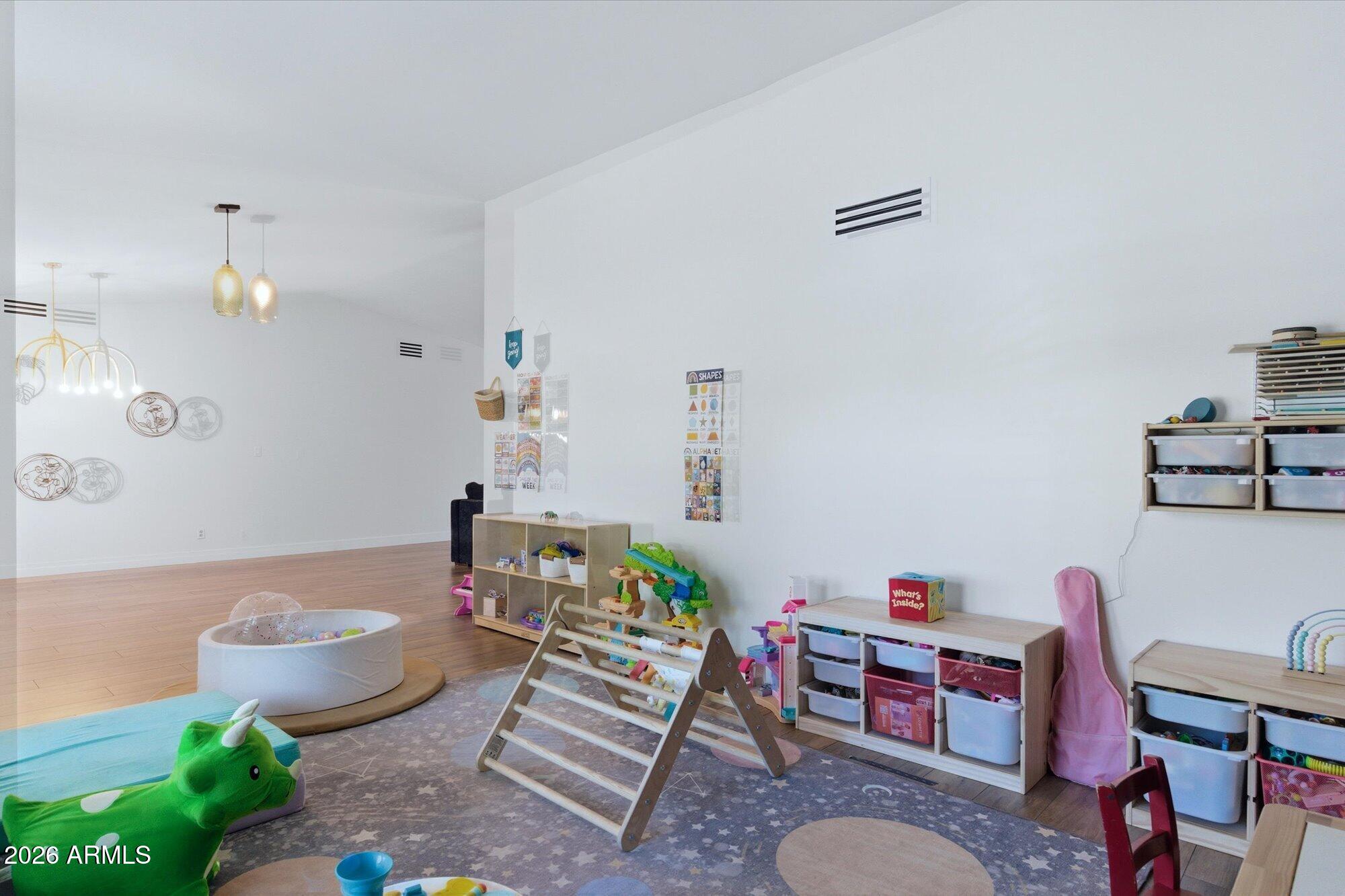 15834 N 6TH Place