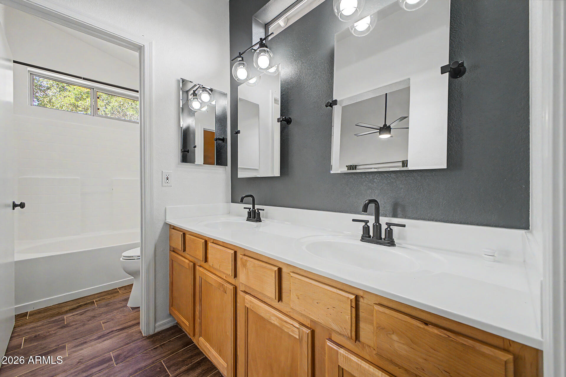 40832 N COLUMBIA Trail