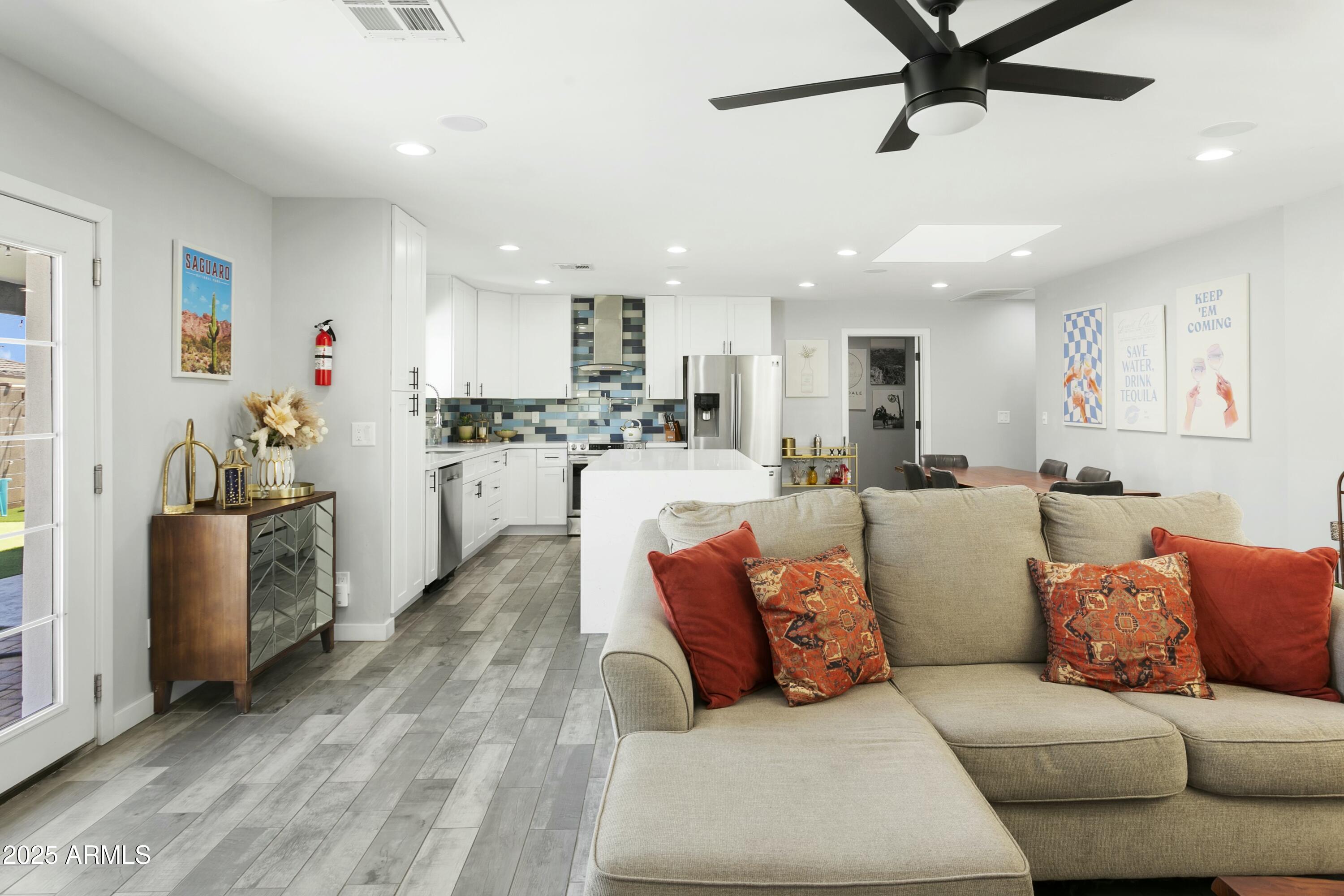 8312 E MACKENZIE Drive