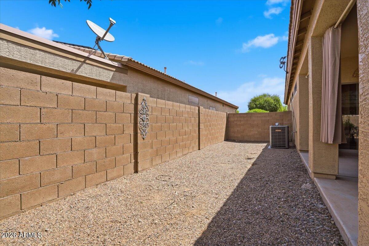 1231 N LANTANA Place