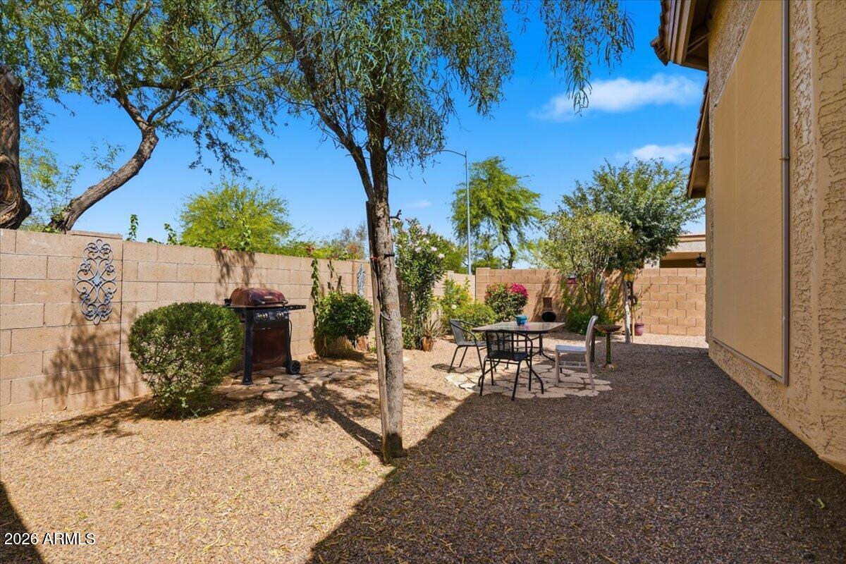 1231 N LANTANA Place