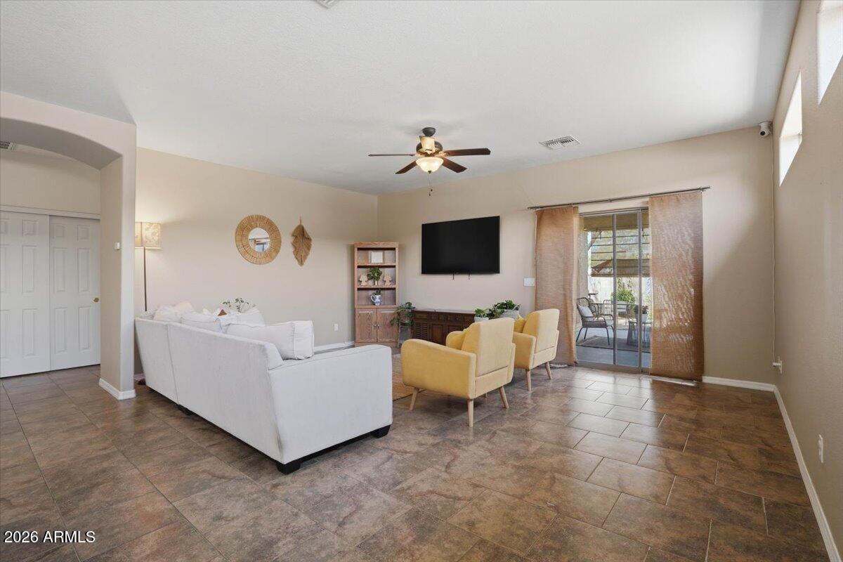 1231 N LANTANA Place