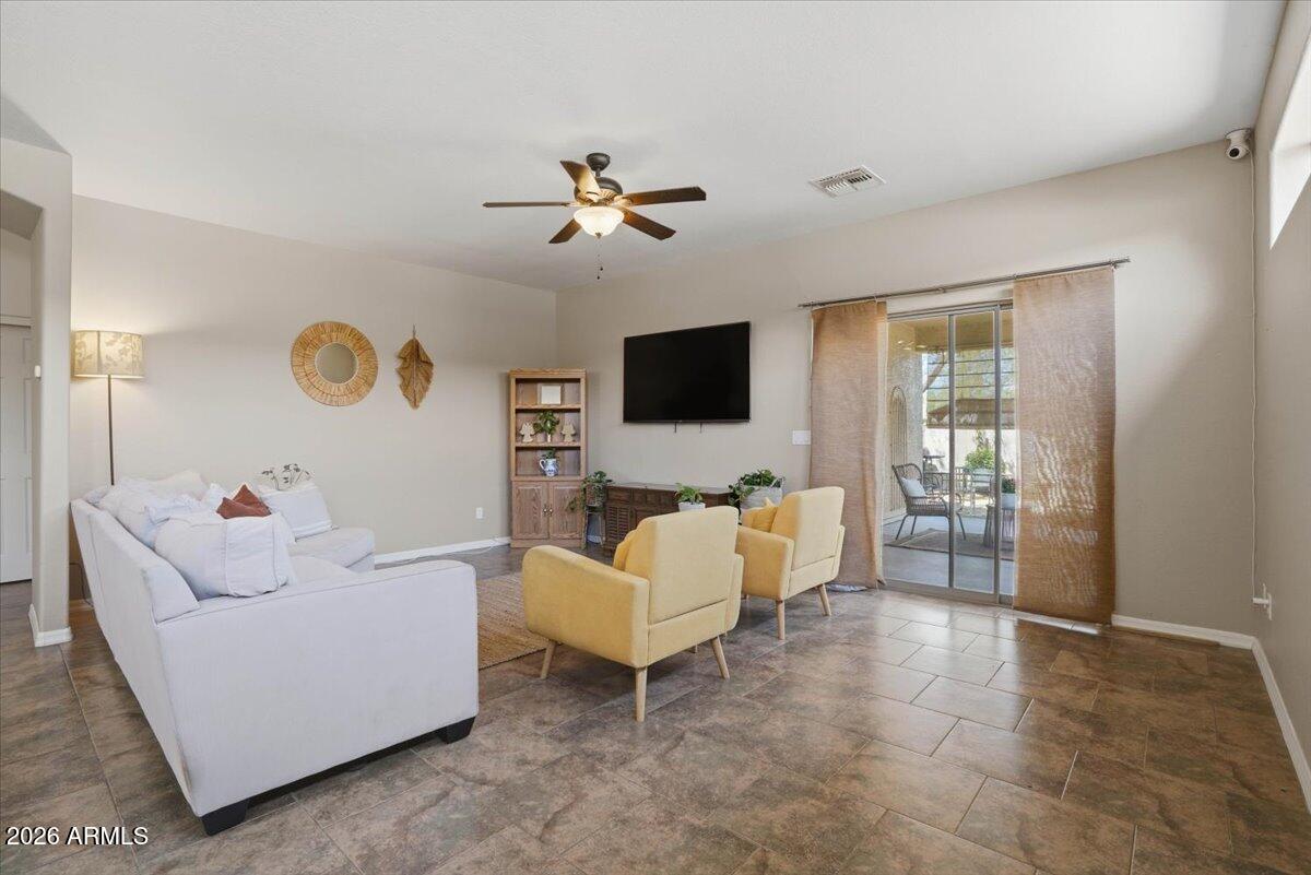 1231 N LANTANA Place