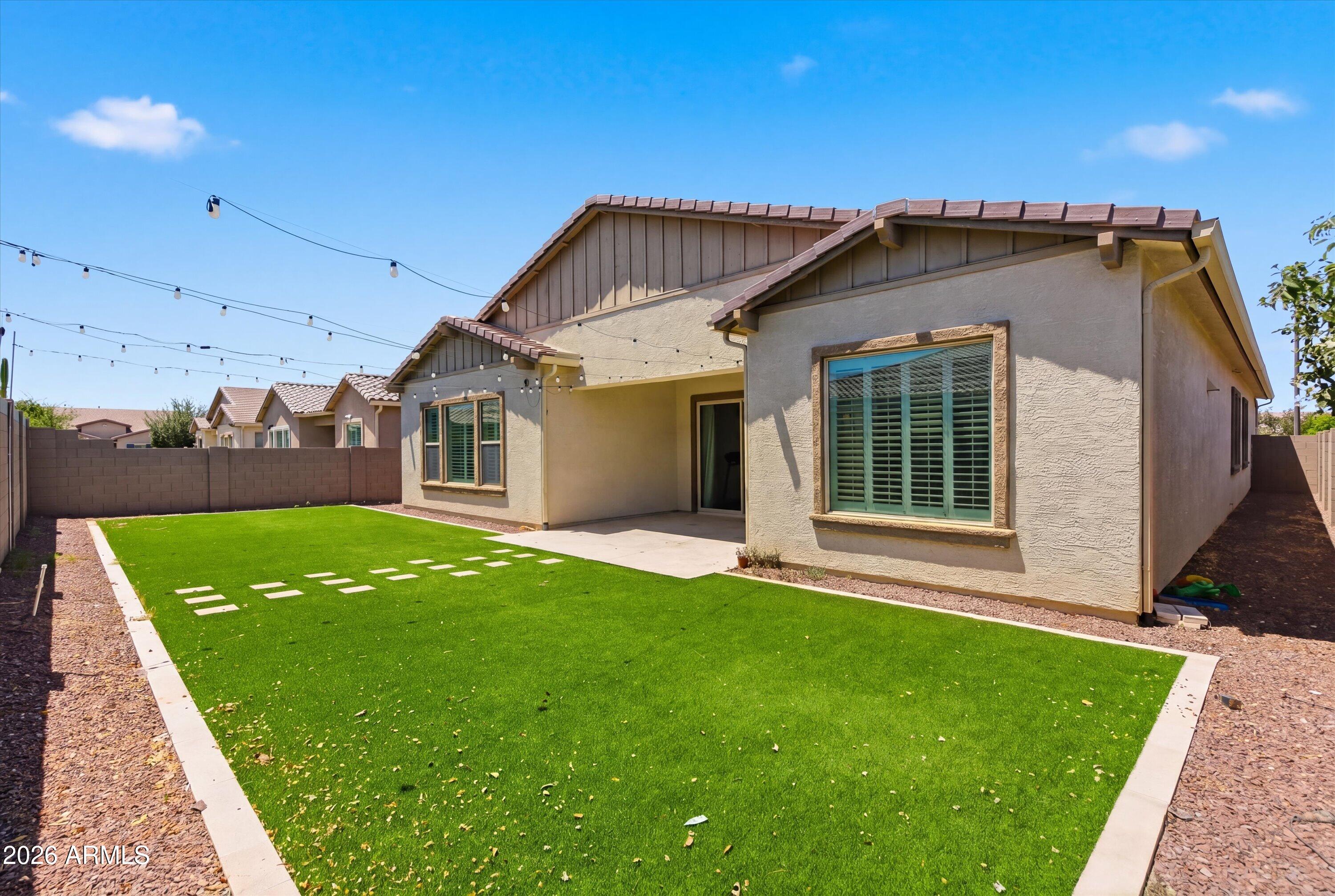 1083 E HOLLAND PARK Drive