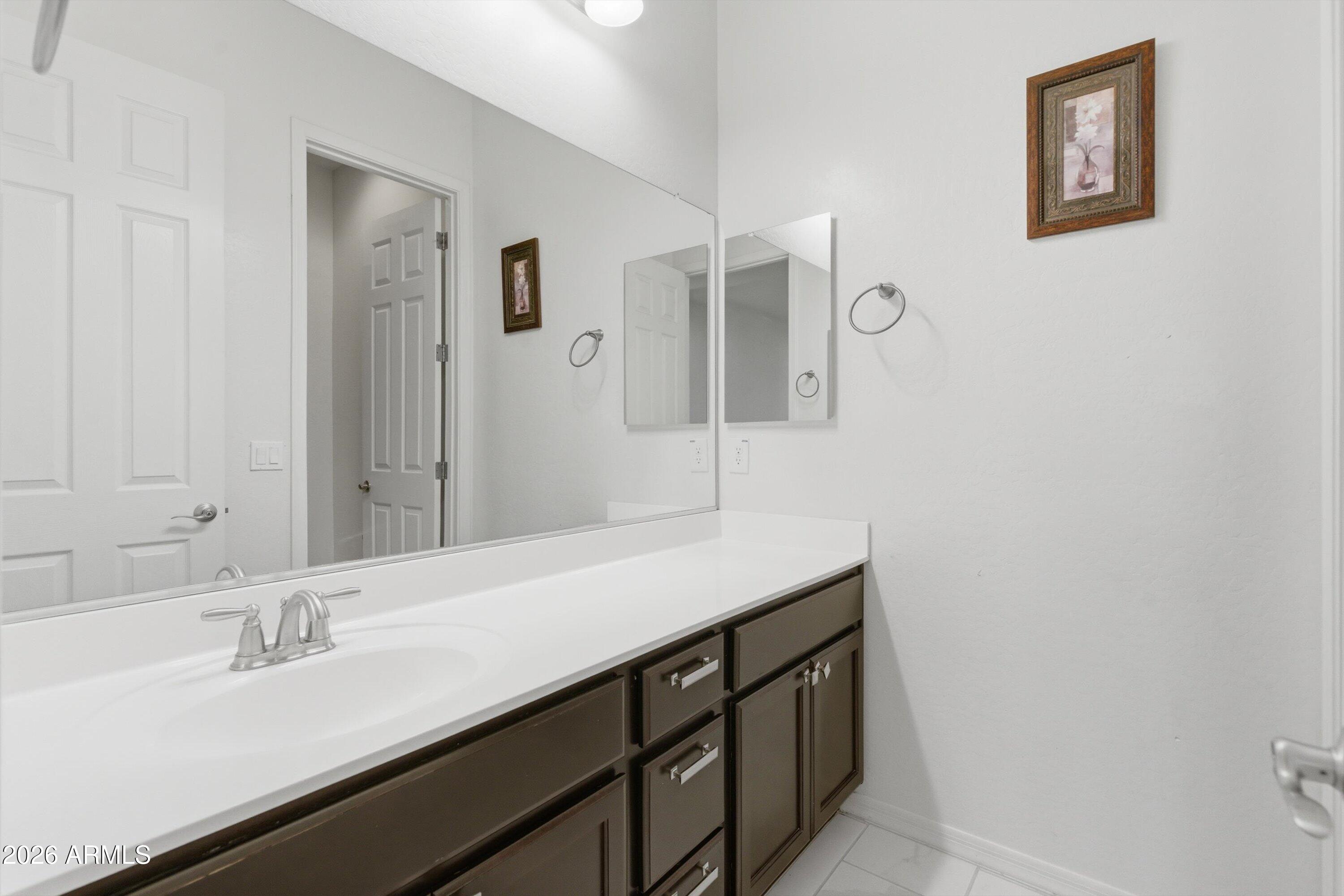 1083 E HOLLAND PARK Drive