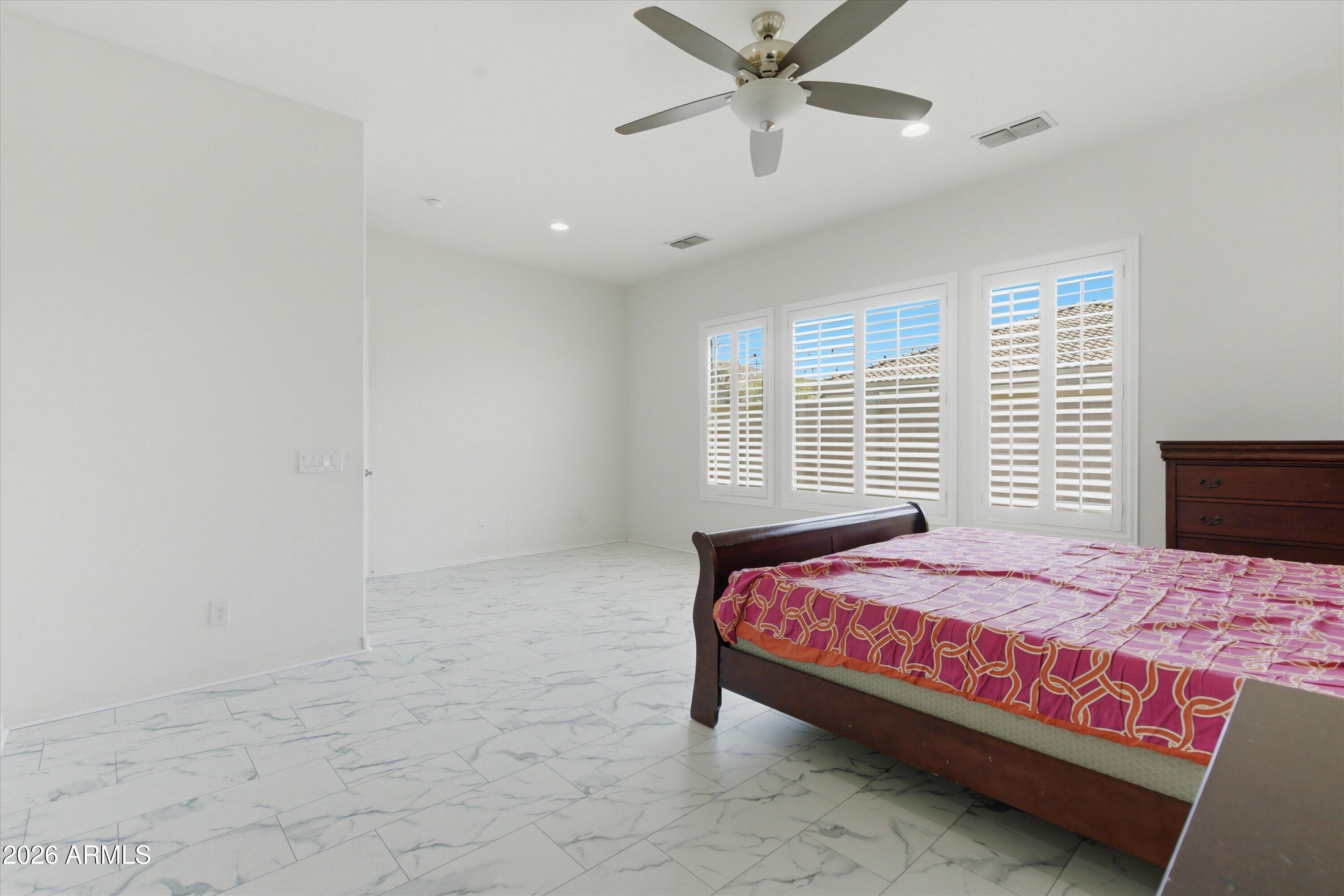 1083 E HOLLAND PARK Drive