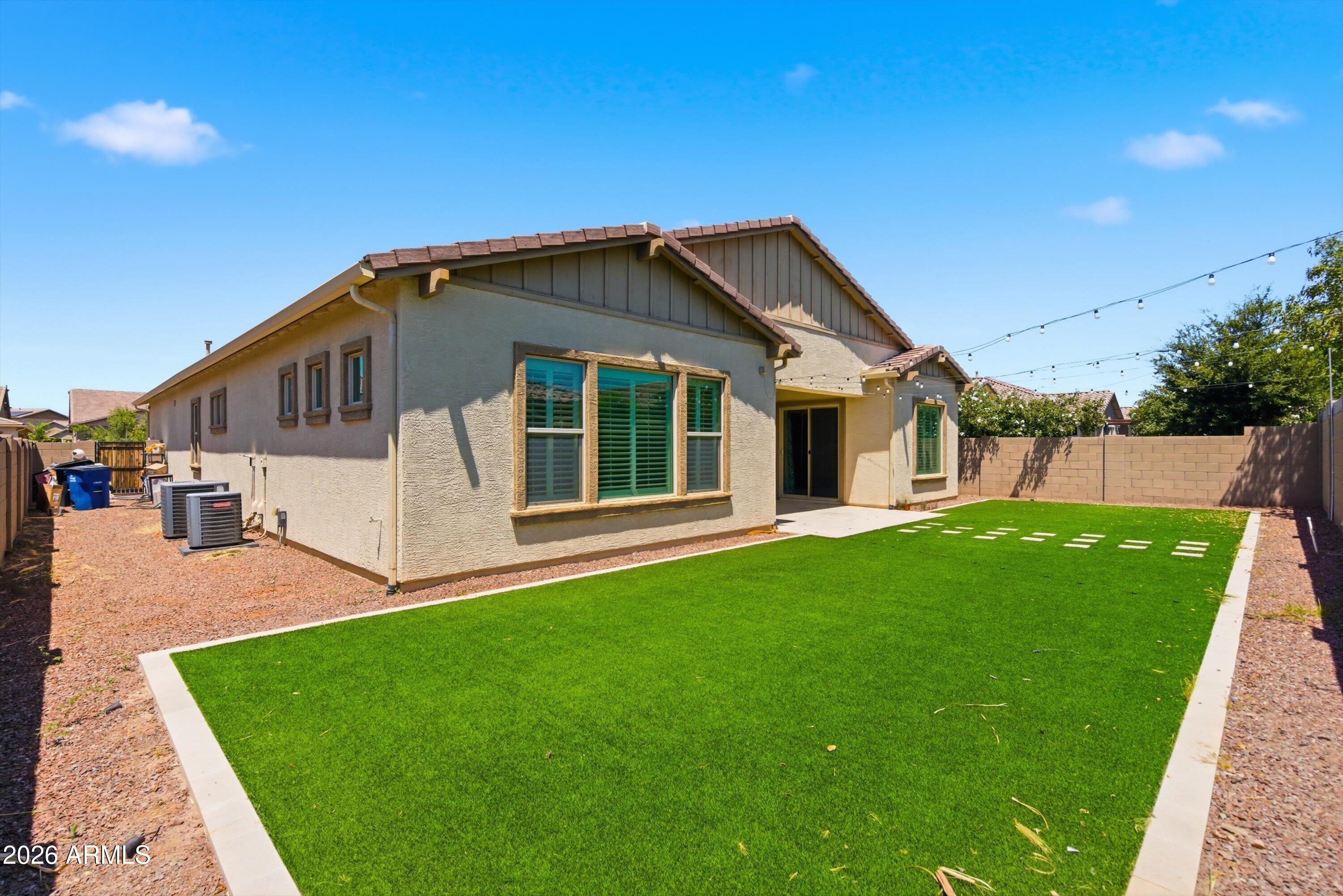 1083 E HOLLAND PARK Drive