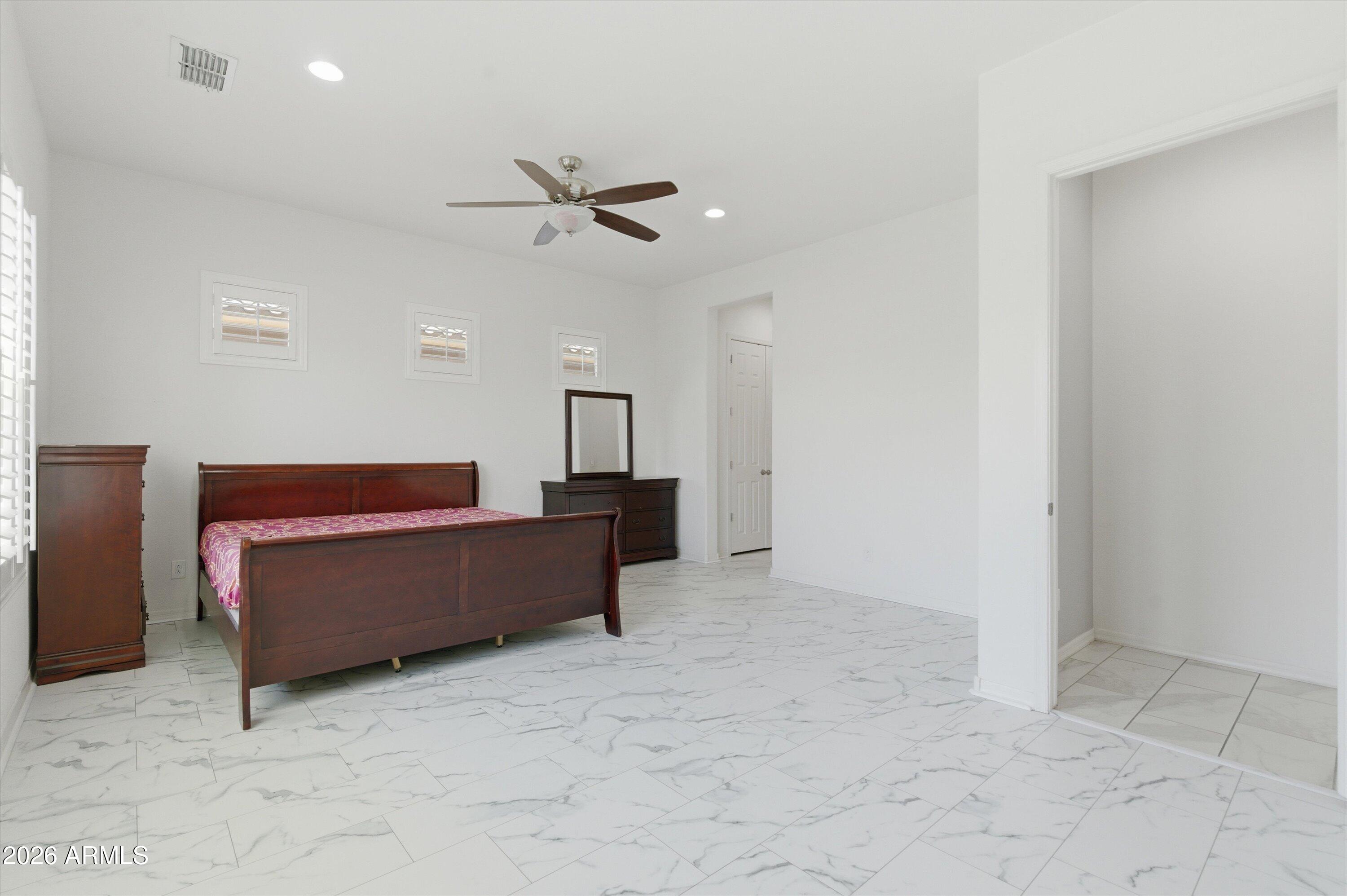 1083 E HOLLAND PARK Drive