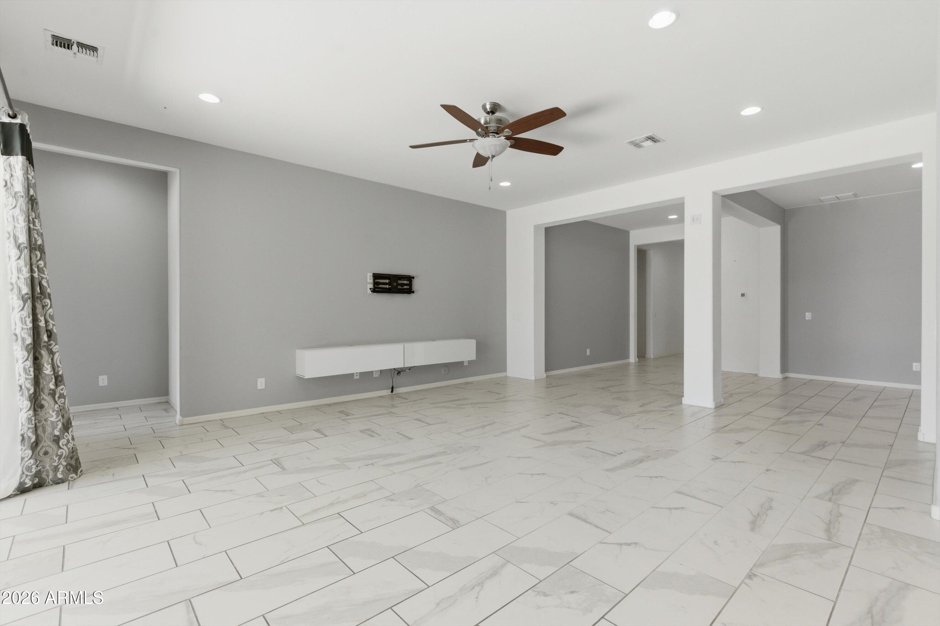 1083 E HOLLAND PARK Drive