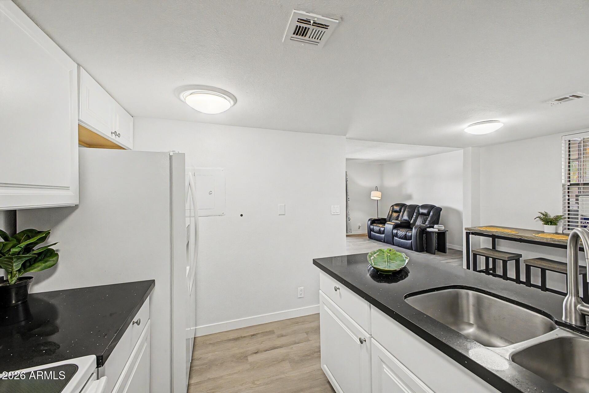 1730 W EMELITA Avenue 2103