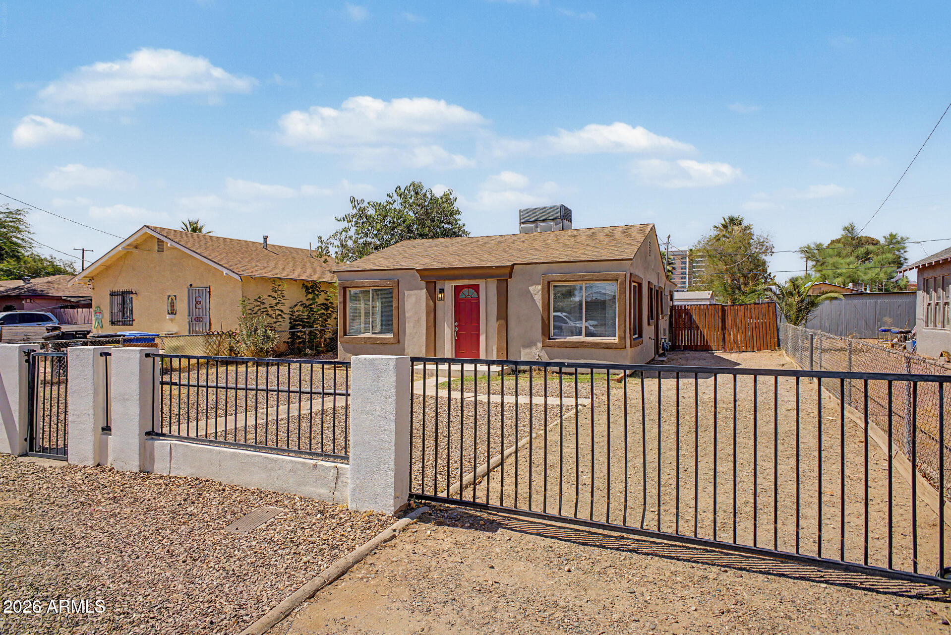1904 E HARVARD Street