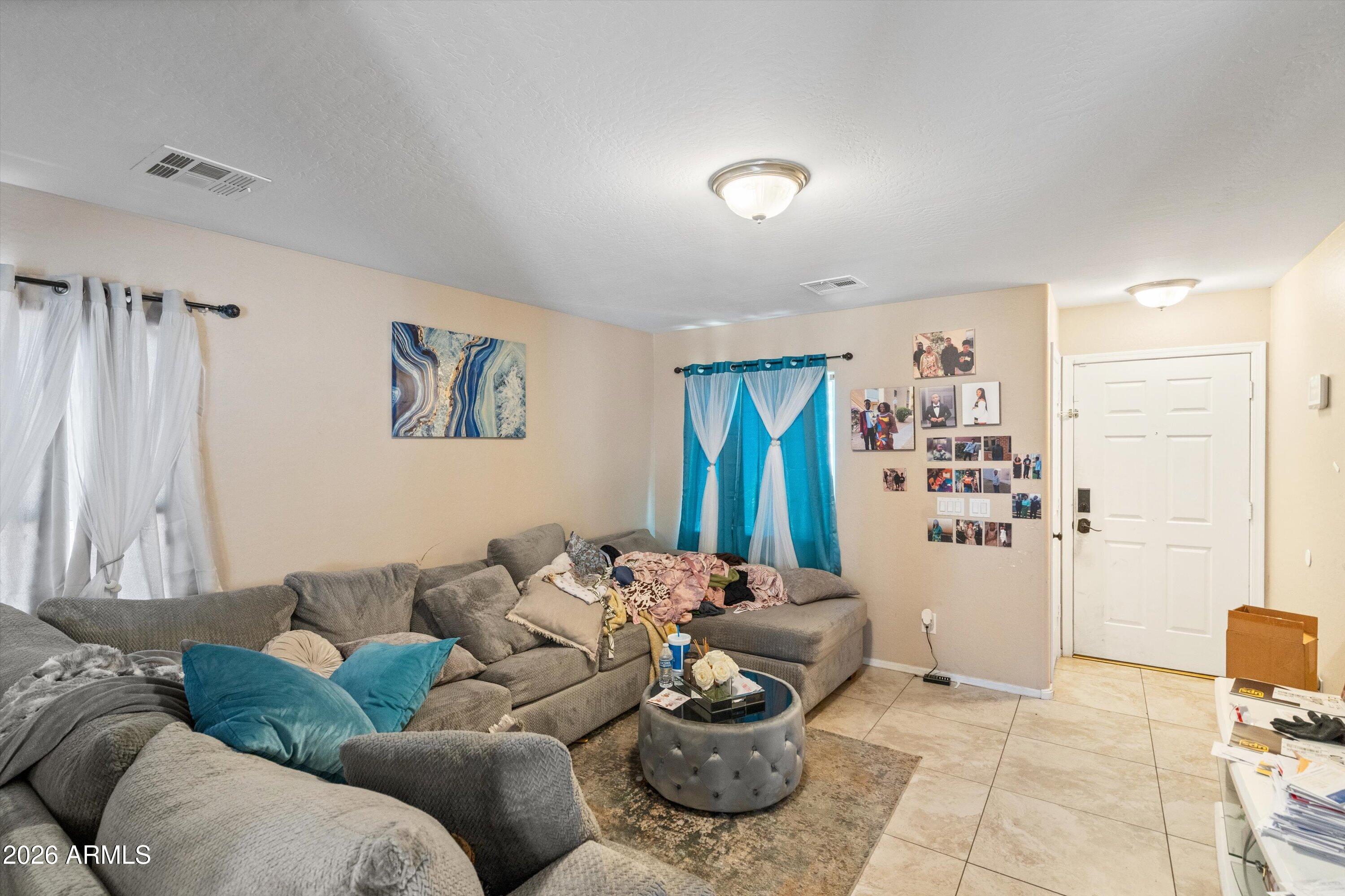 25212 W CRANSTON Lane