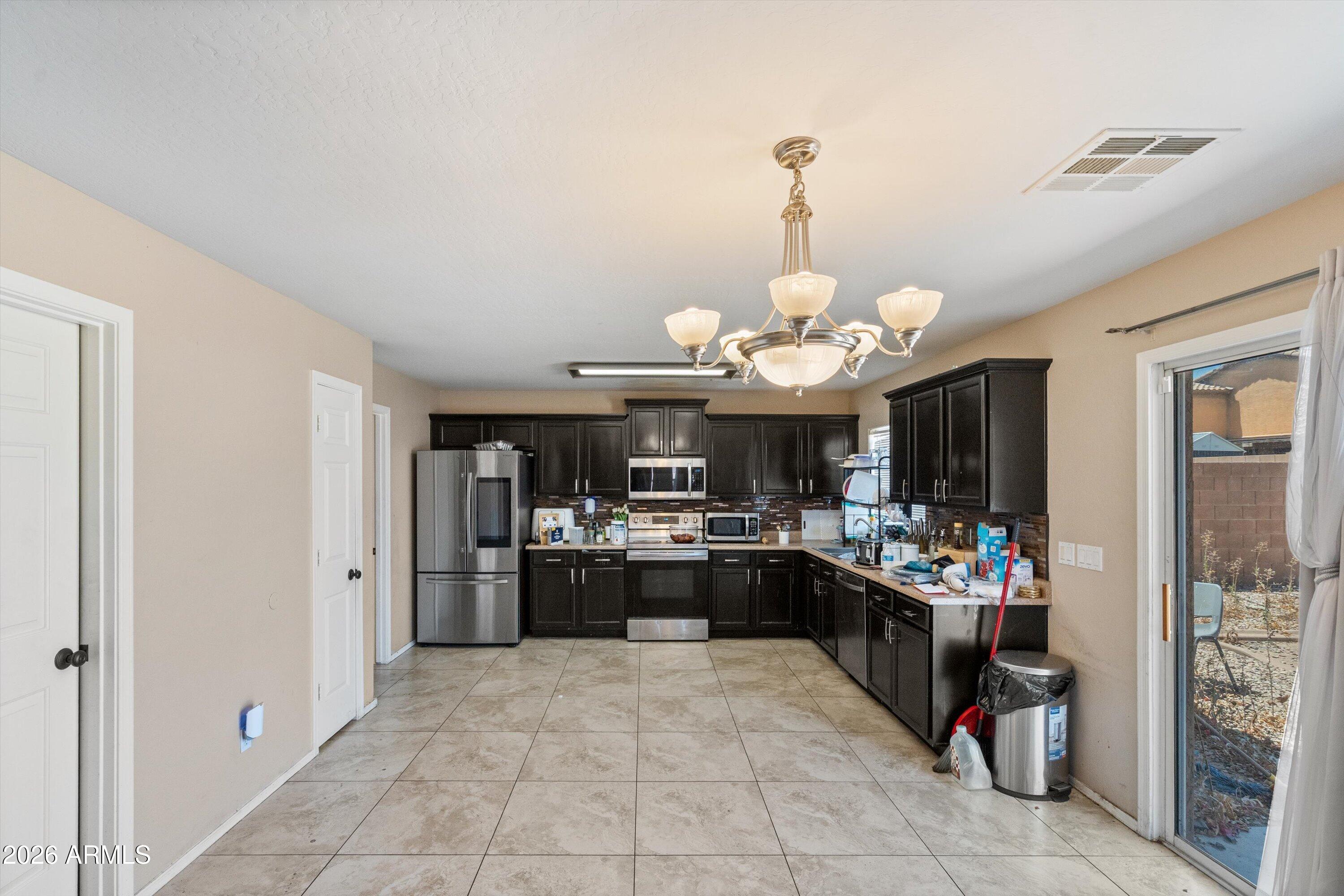 25212 W CRANSTON Lane