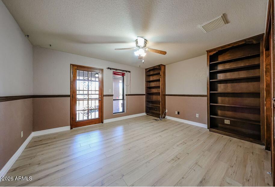 1322 W ASTER Drive