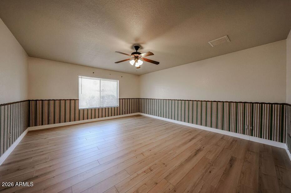 1322 W ASTER Drive