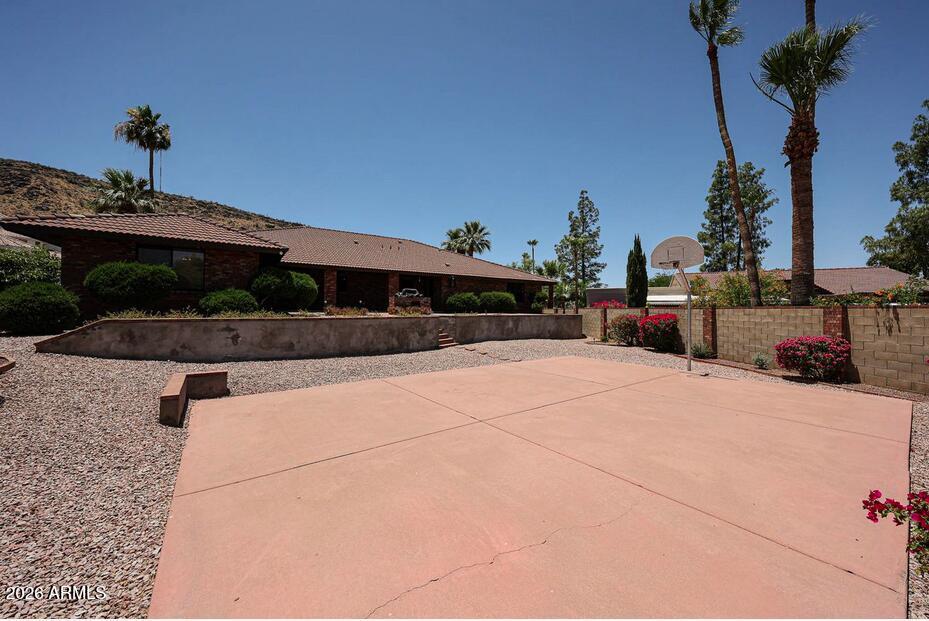 1322 W ASTER Drive