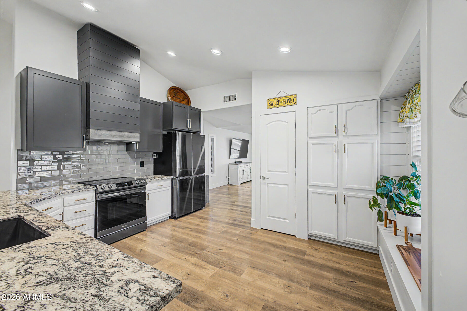 4101 W CALLE LEJOS