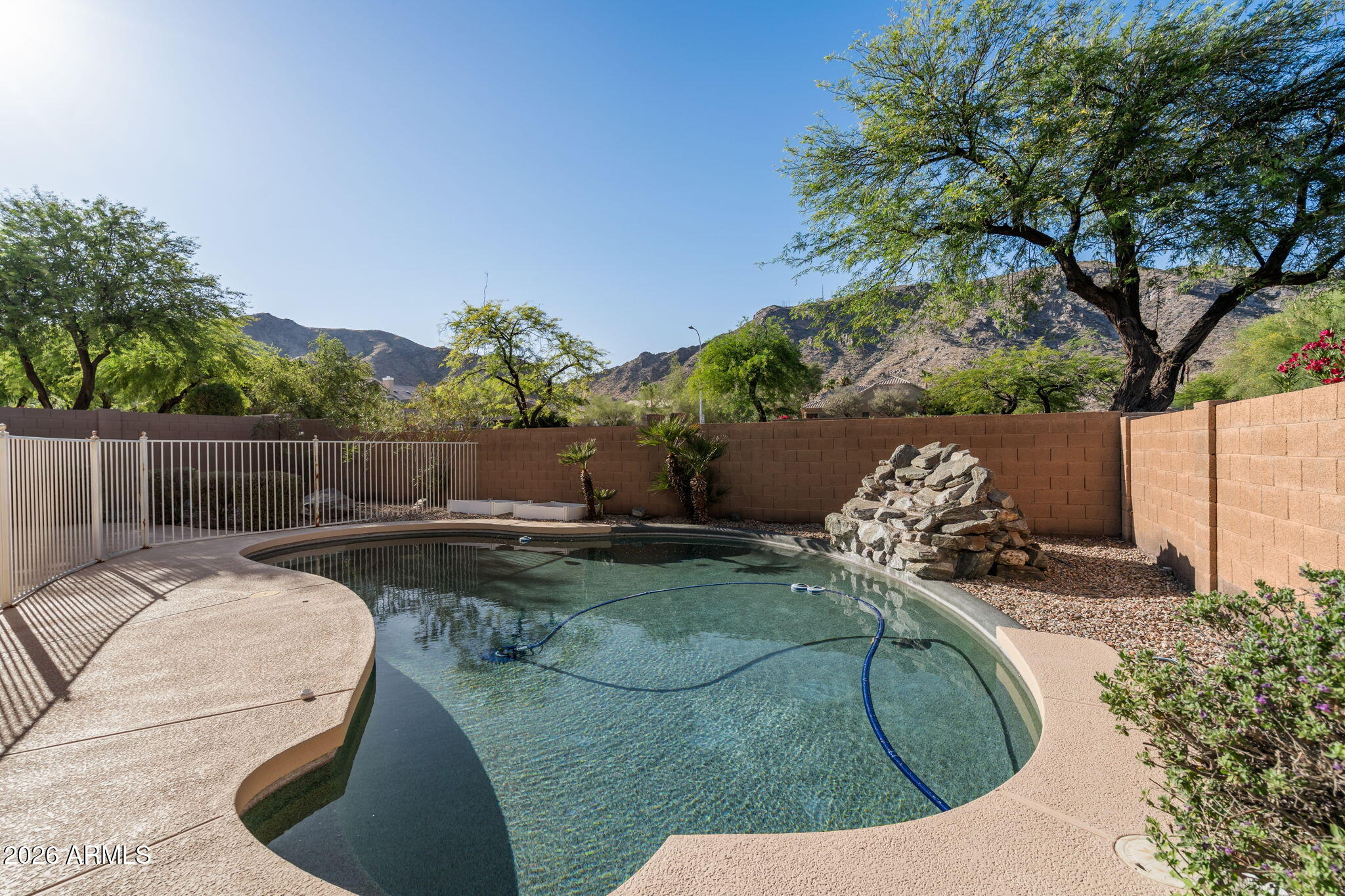 908 E MOUNTAIN SAGE Drive