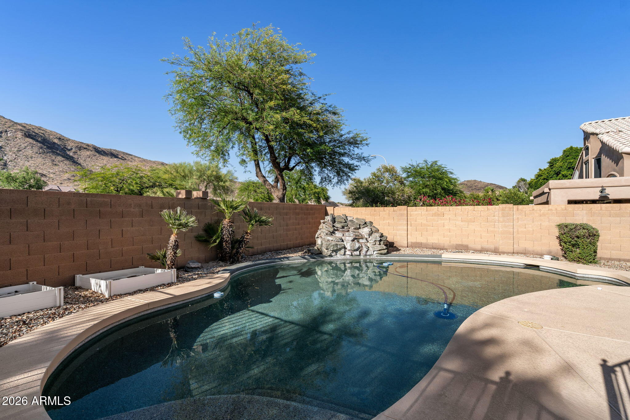 908 E MOUNTAIN SAGE Drive