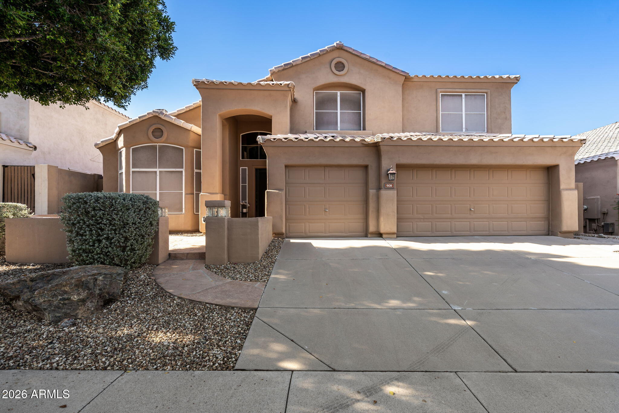 908 E MOUNTAIN SAGE Drive