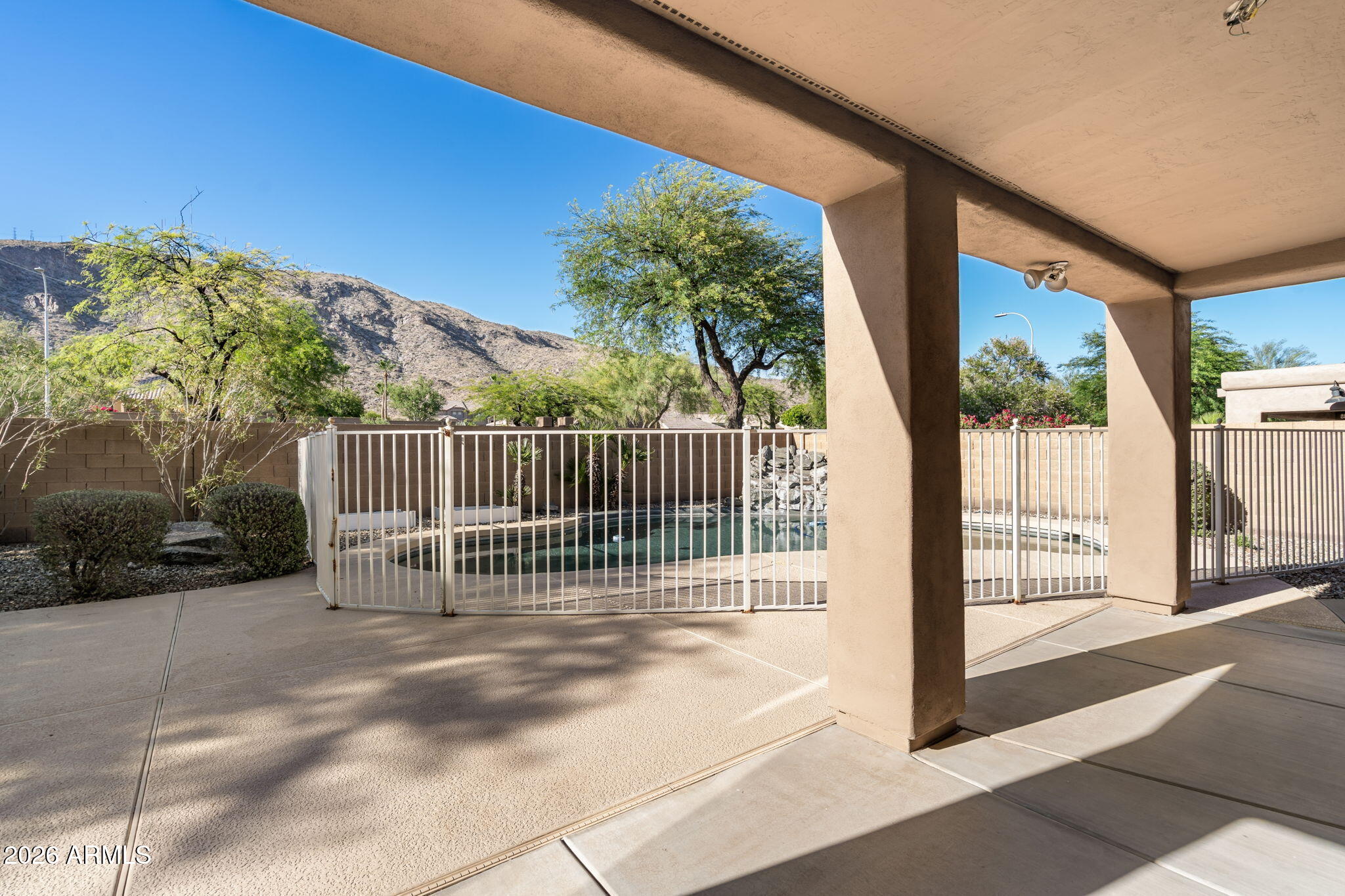 908 E MOUNTAIN SAGE Drive