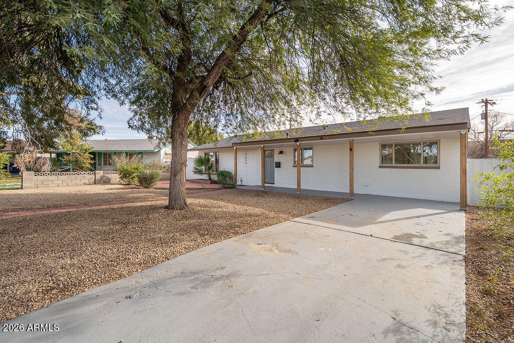 4653 E ALMERIA Road