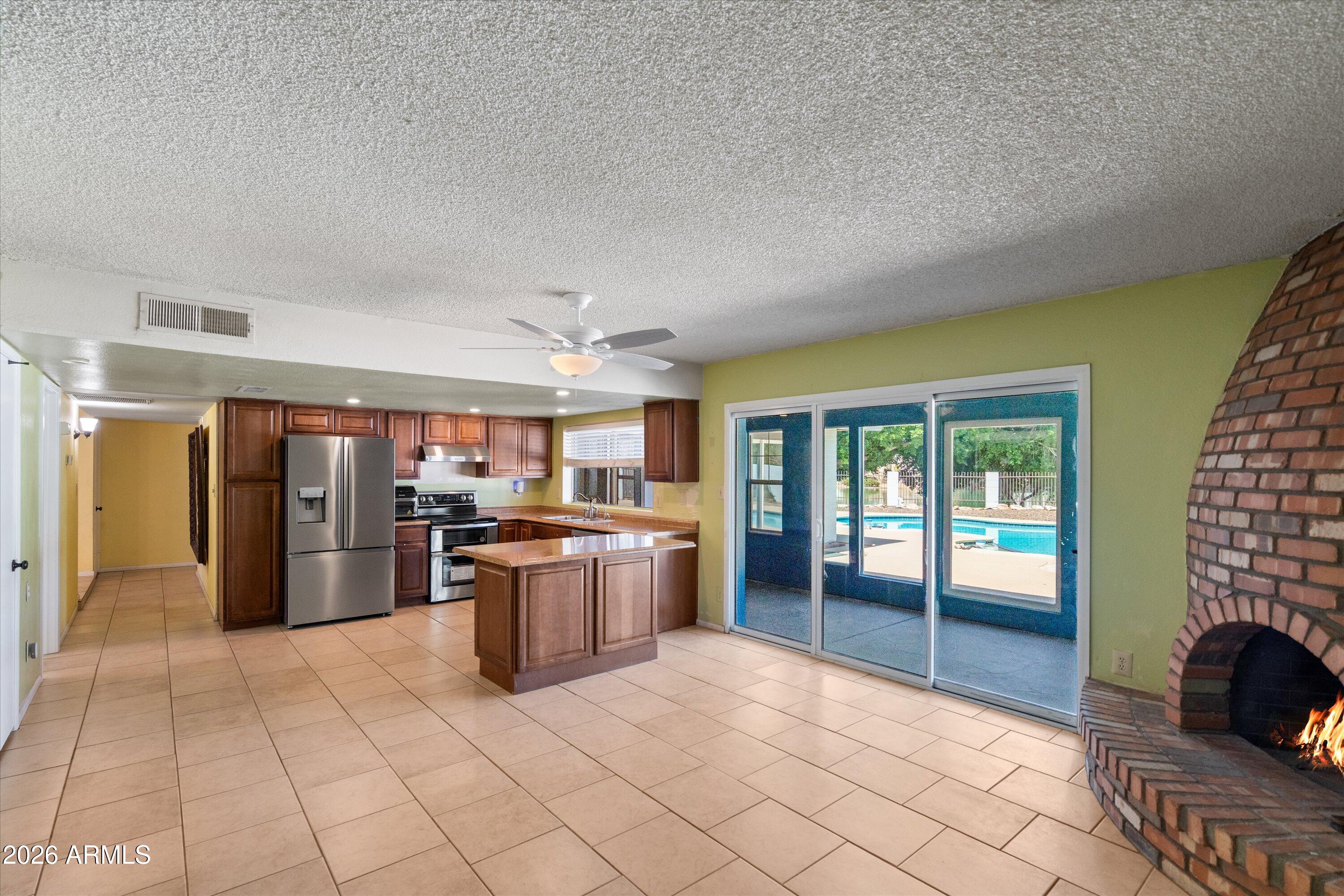 2628 W MENDOZA Circle