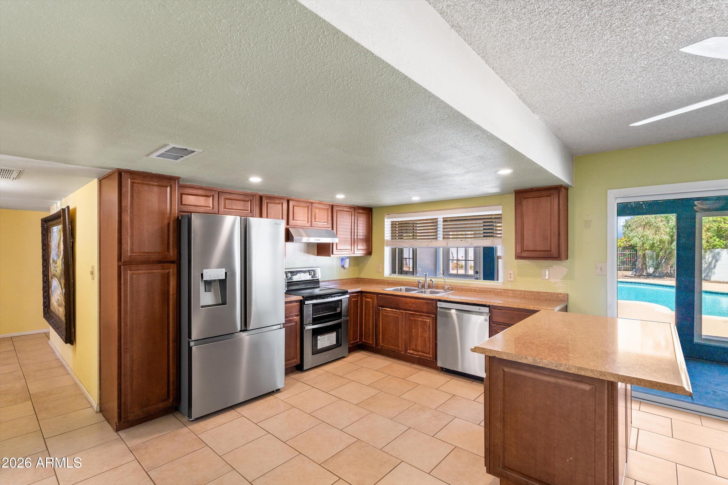 2628 W MENDOZA Circle