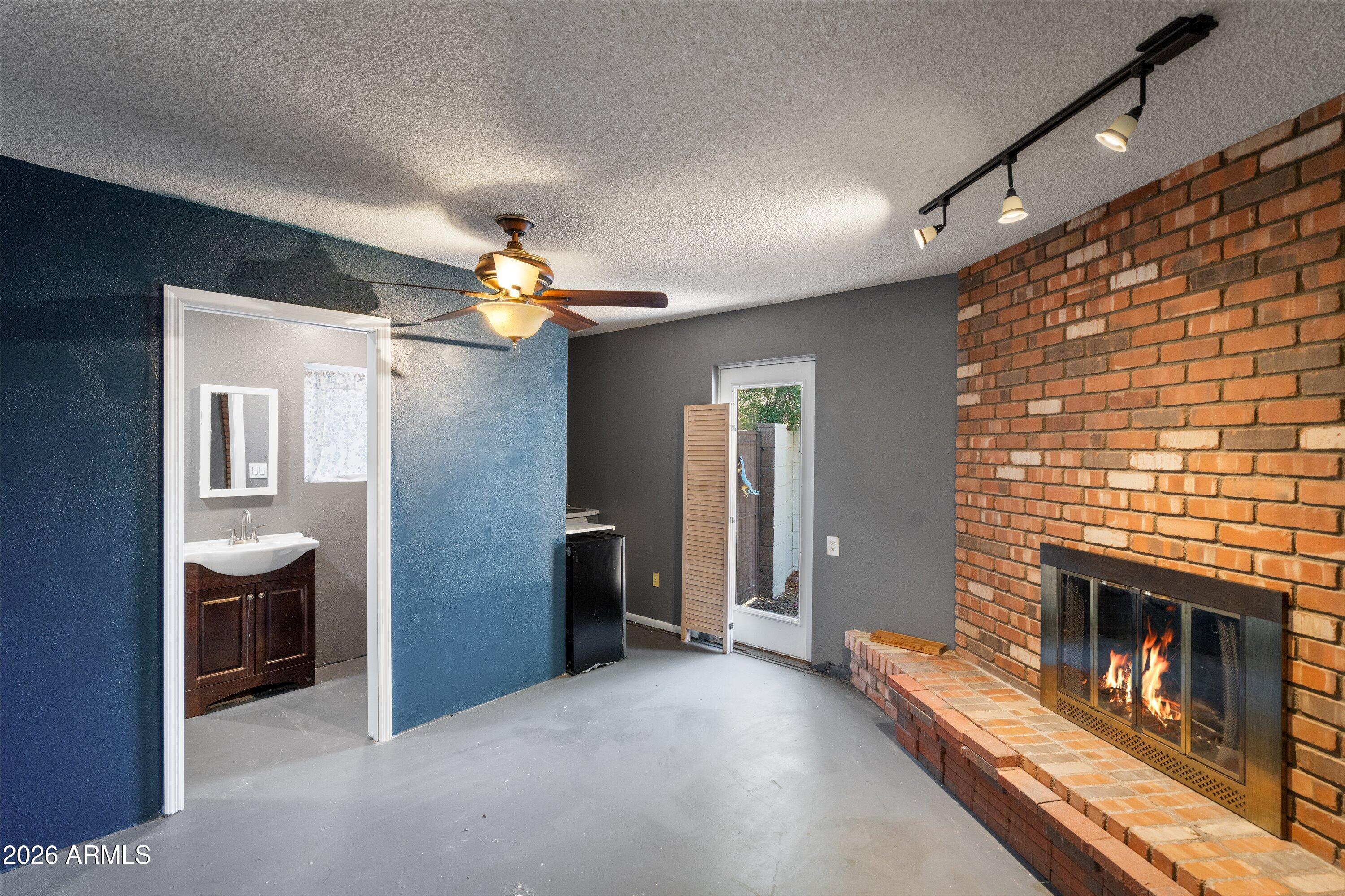 2628 W MENDOZA Circle