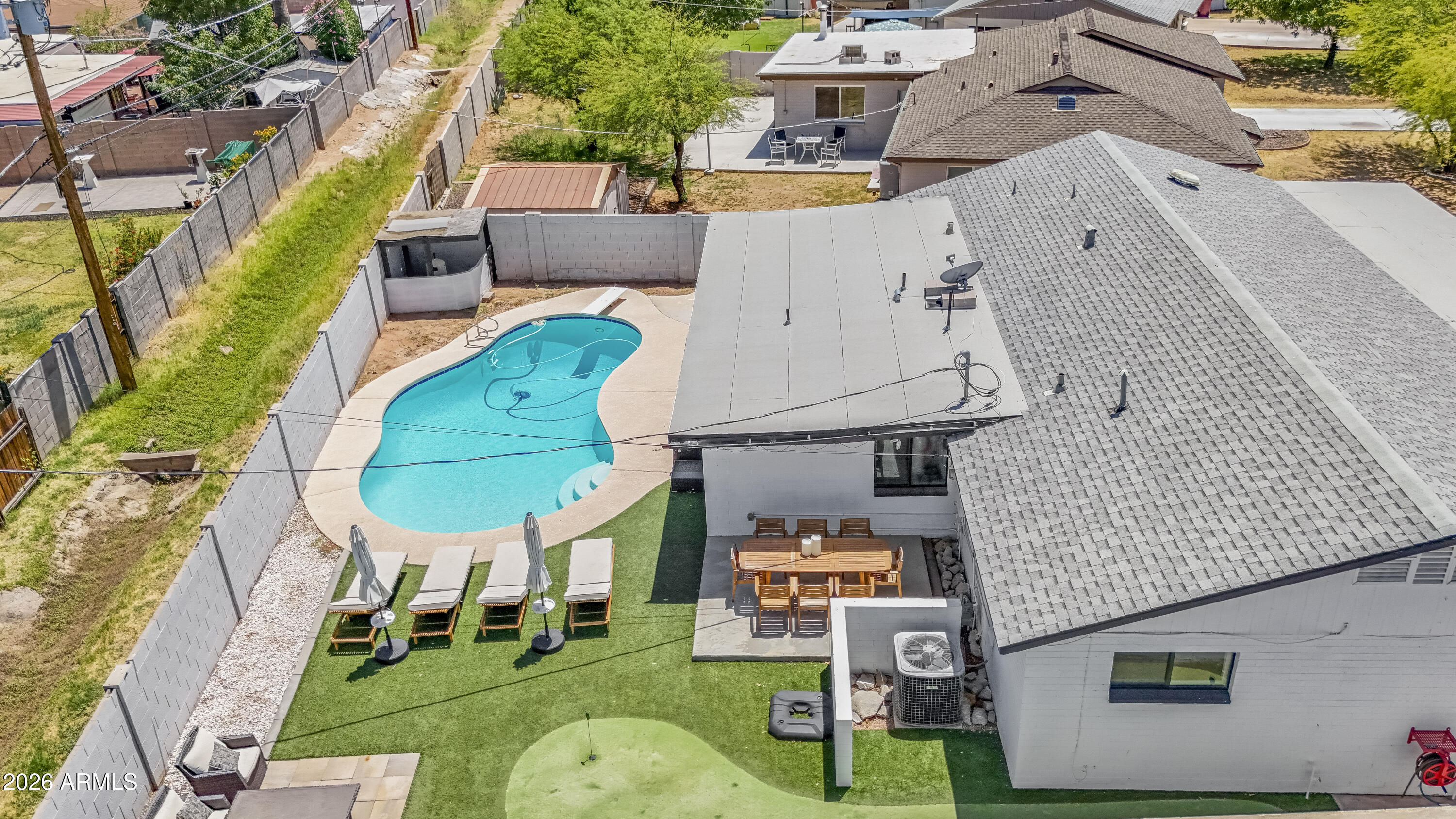 2827 N 69TH Place