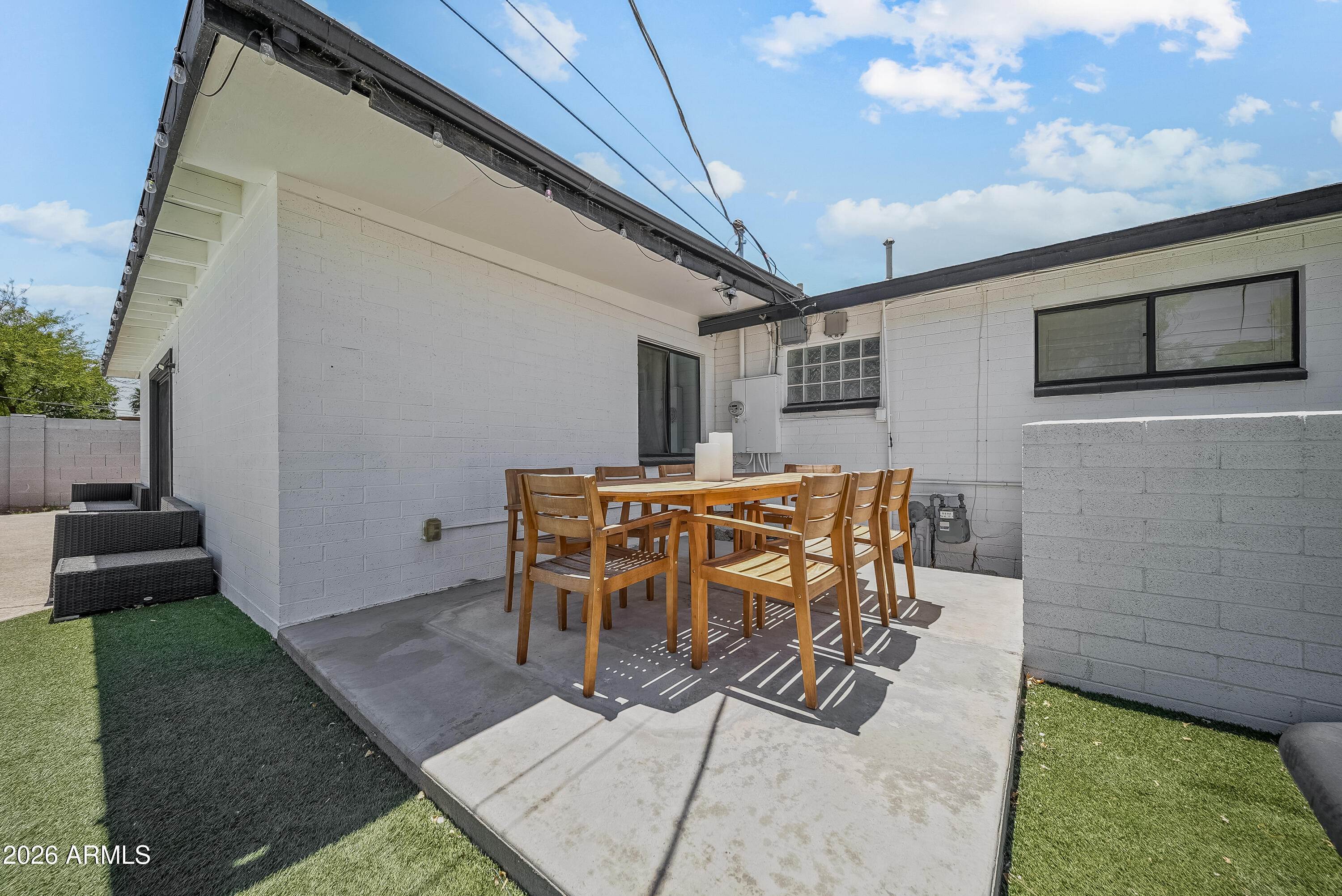 2827 N 69TH Place
