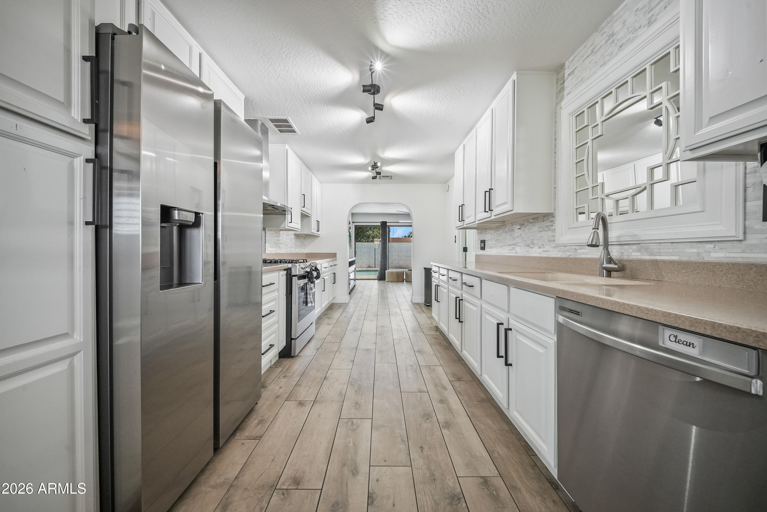 2827 N 69TH Place