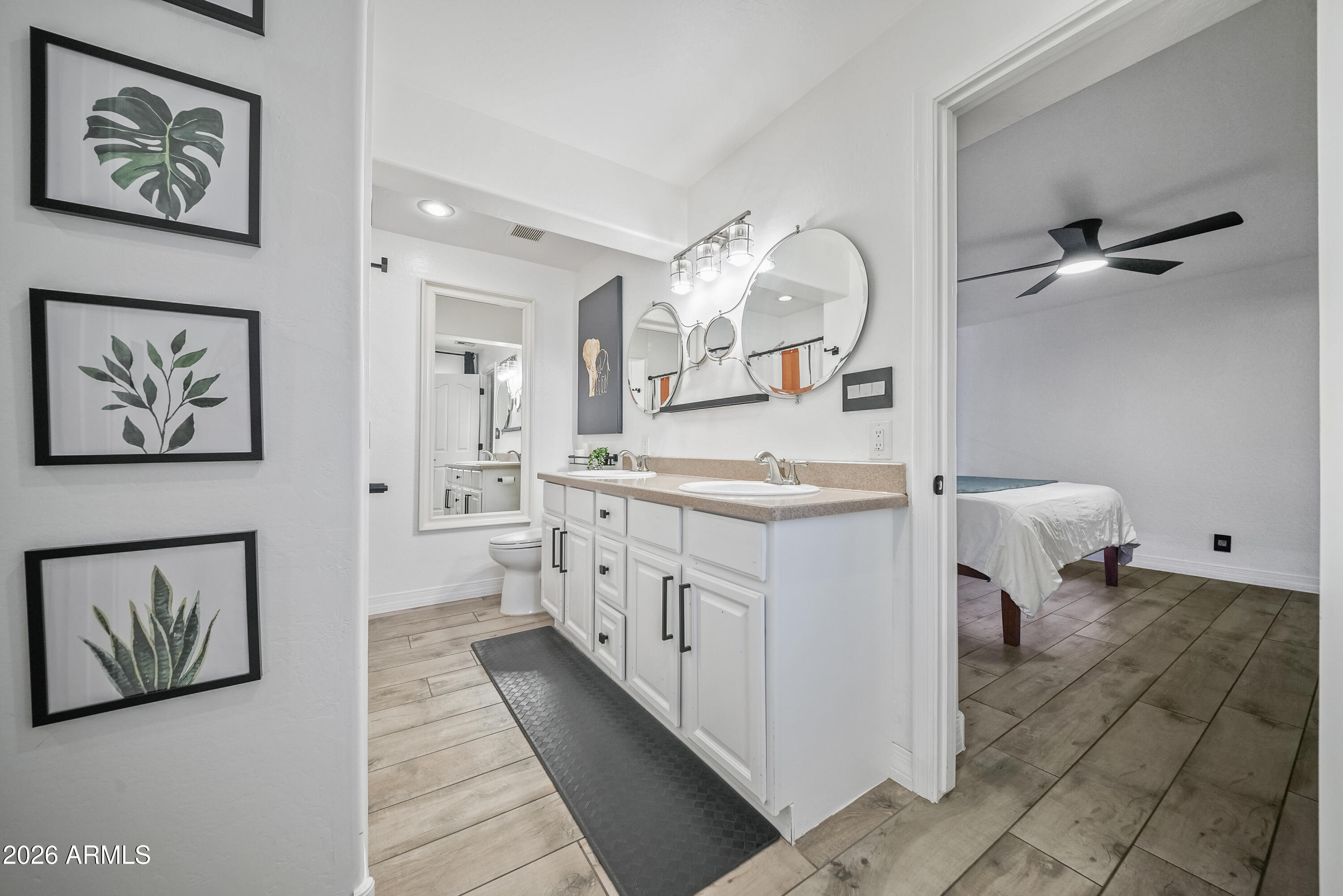 2827 N 69TH Place