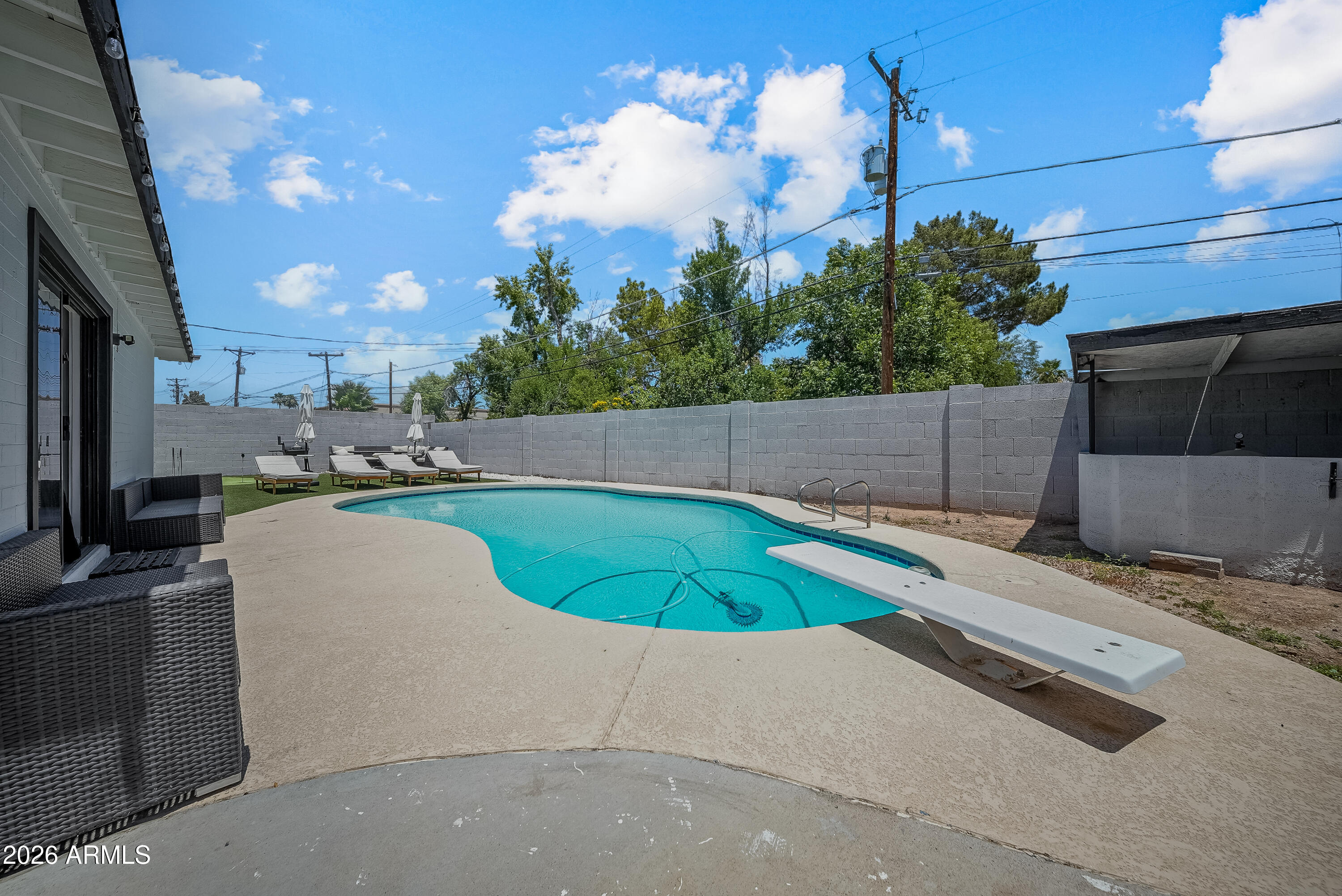 2827 N 69TH Place