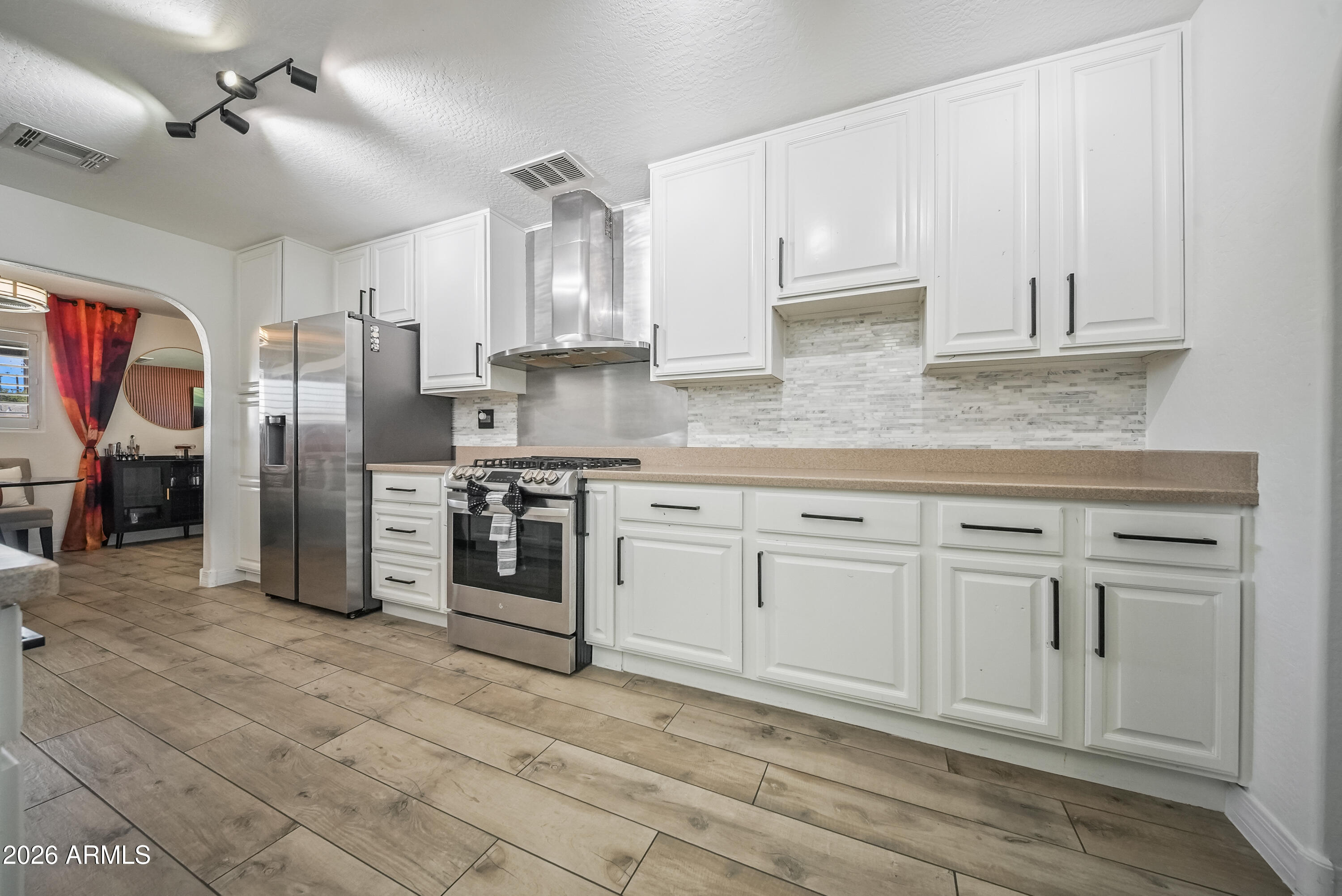 2827 N 69TH Place